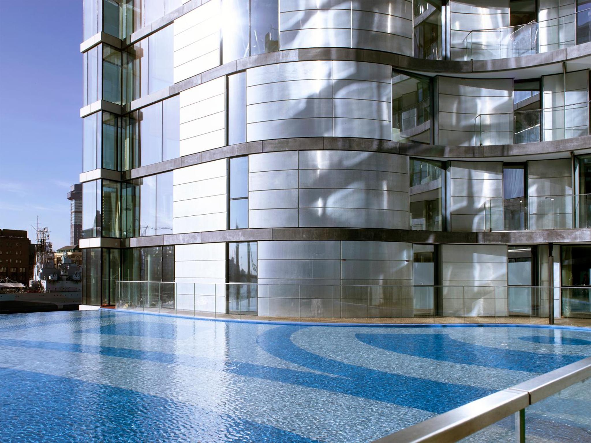 Deluxe Three-Bedroom Apartment with Tower Bridge View