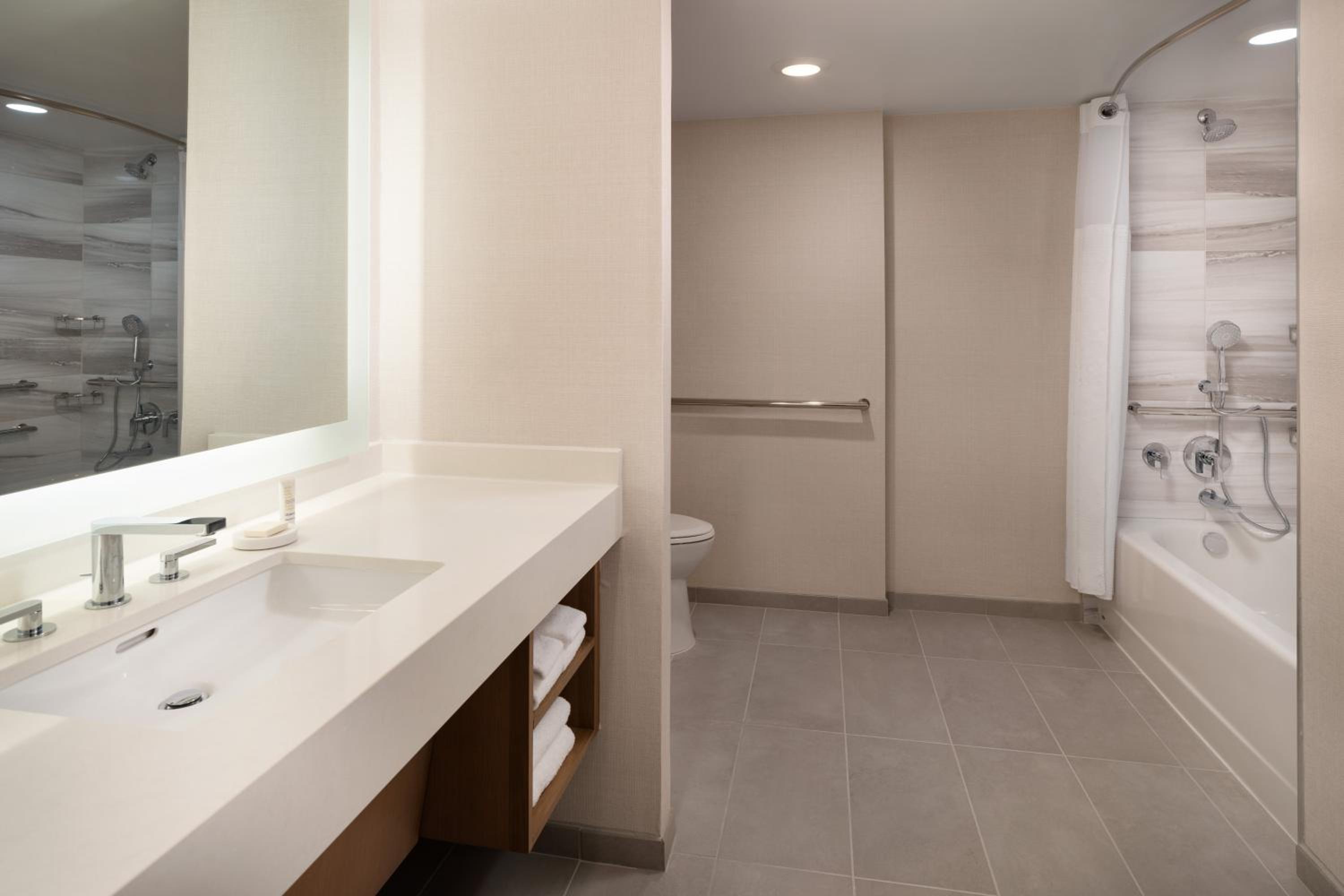 King Room with Tub - Mobility/Hearing Accessible