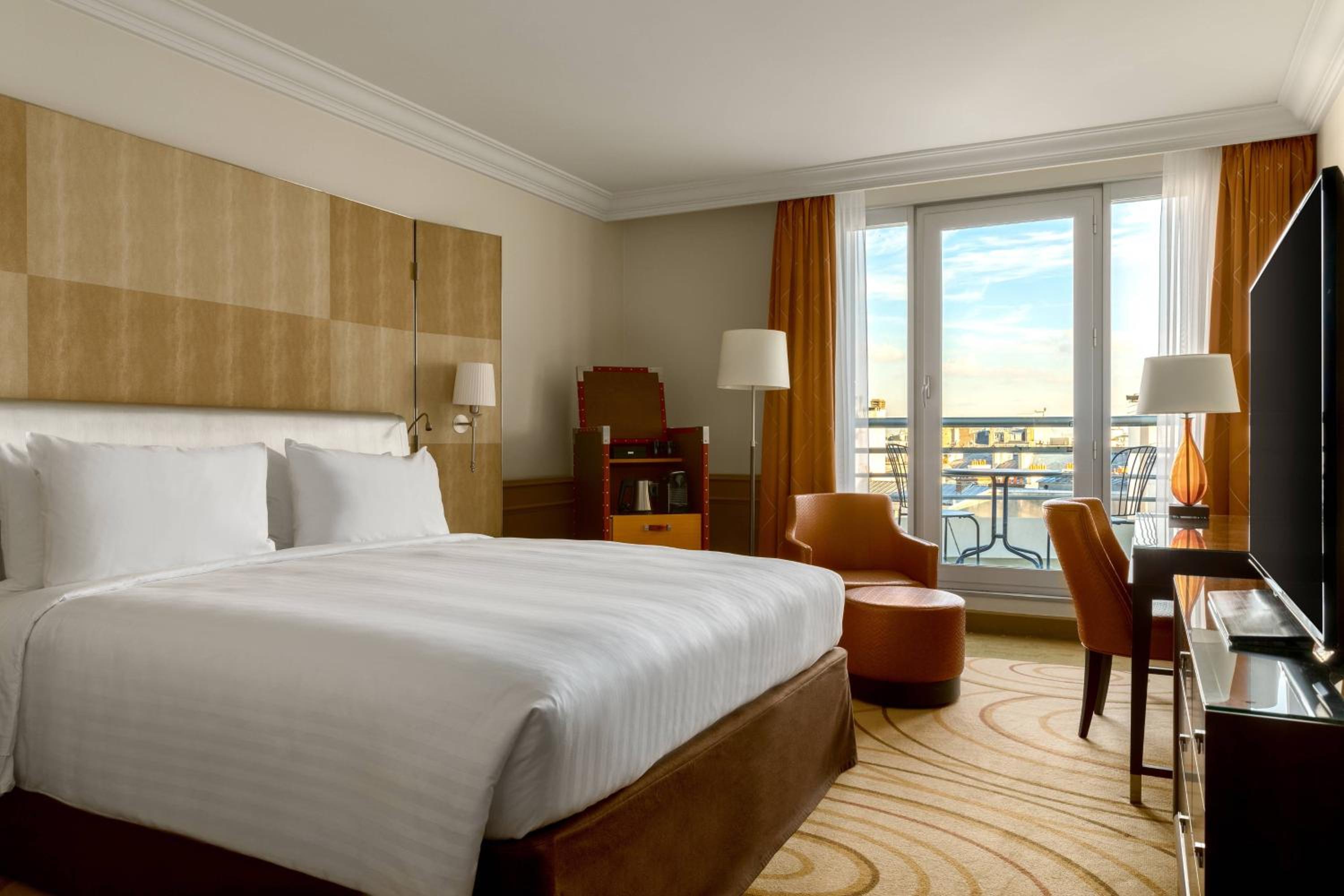 King Room With Balcony - High Floor