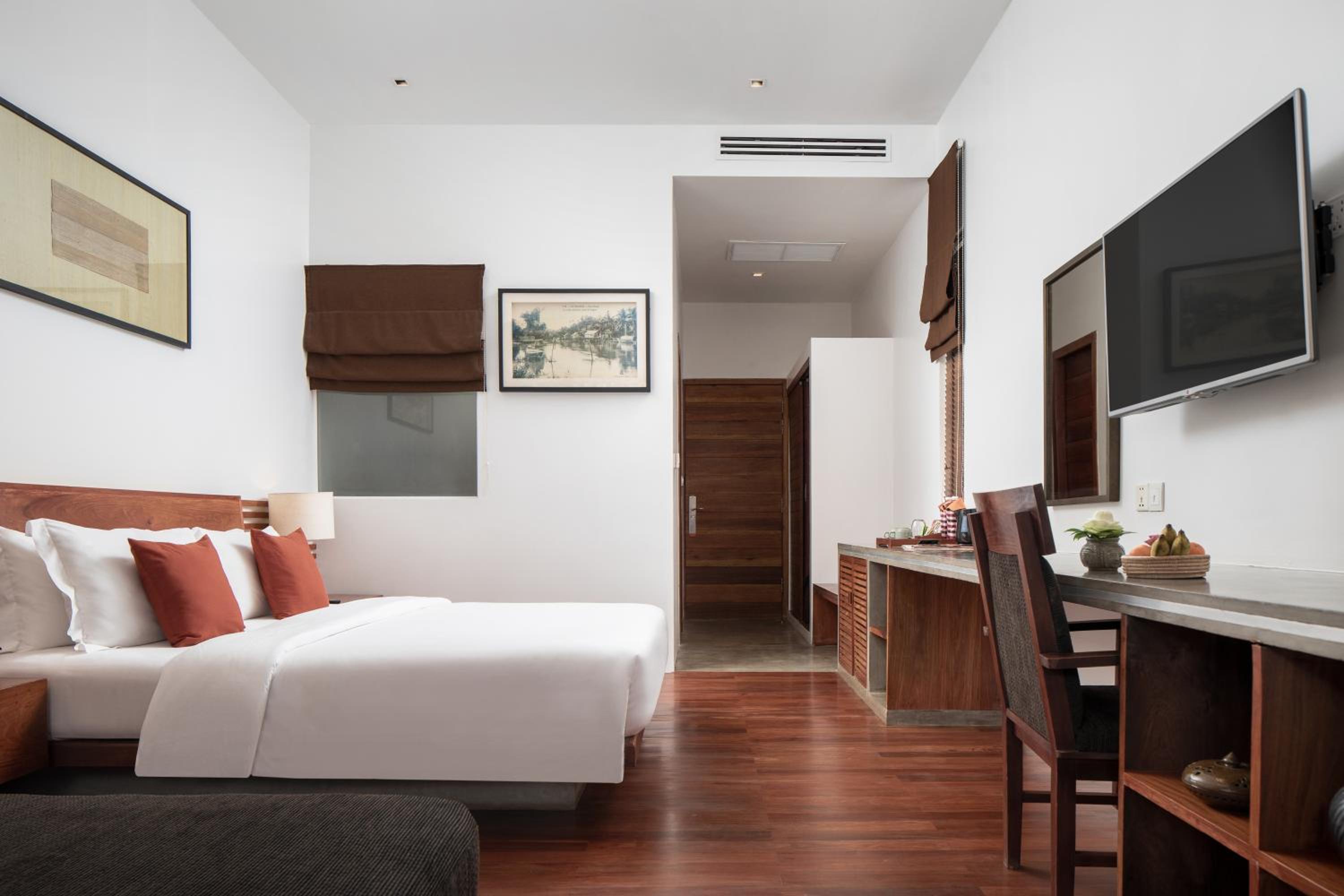 Bungalow Suite with Outdoor Bathtub