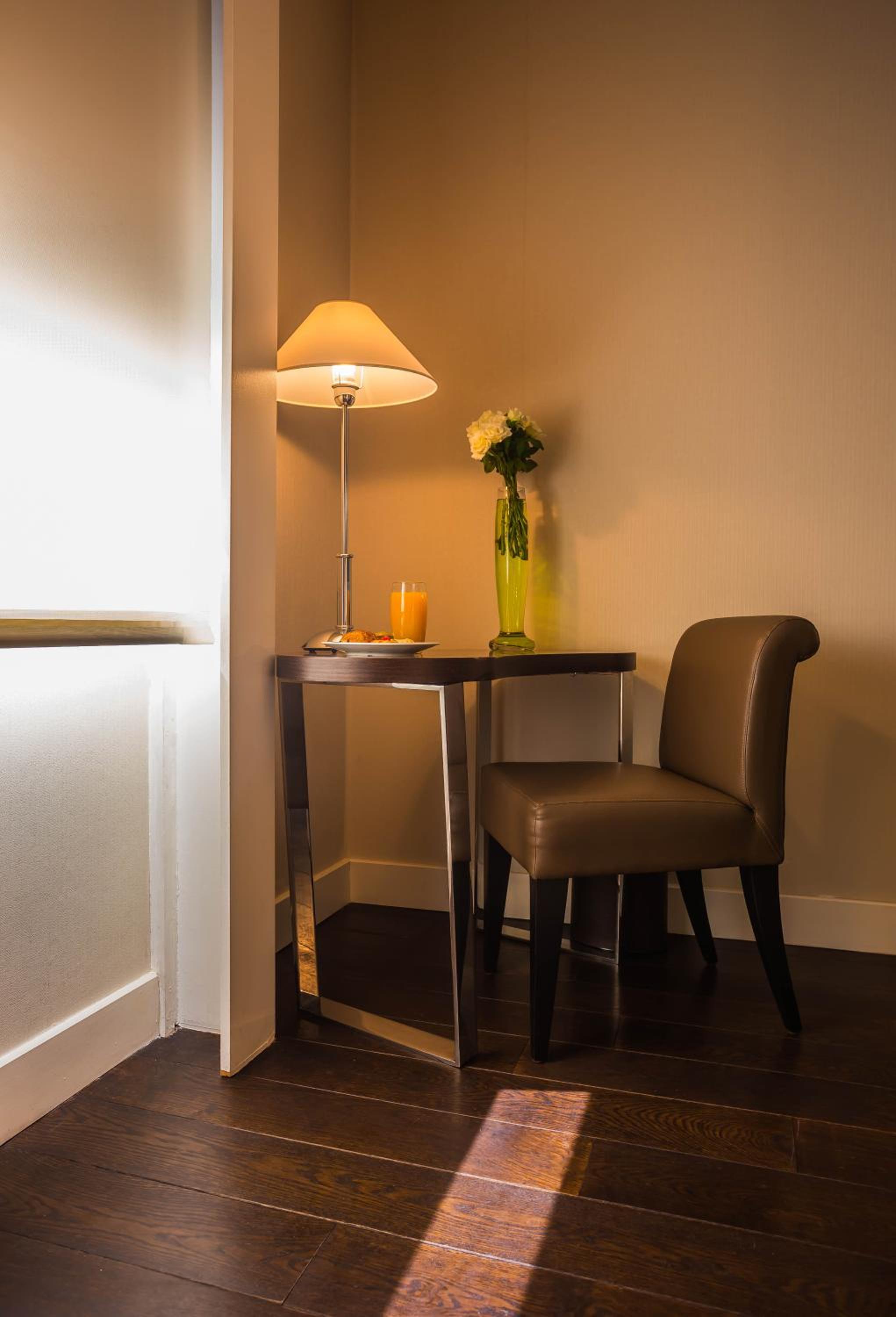 Luxury Club King Room with City View