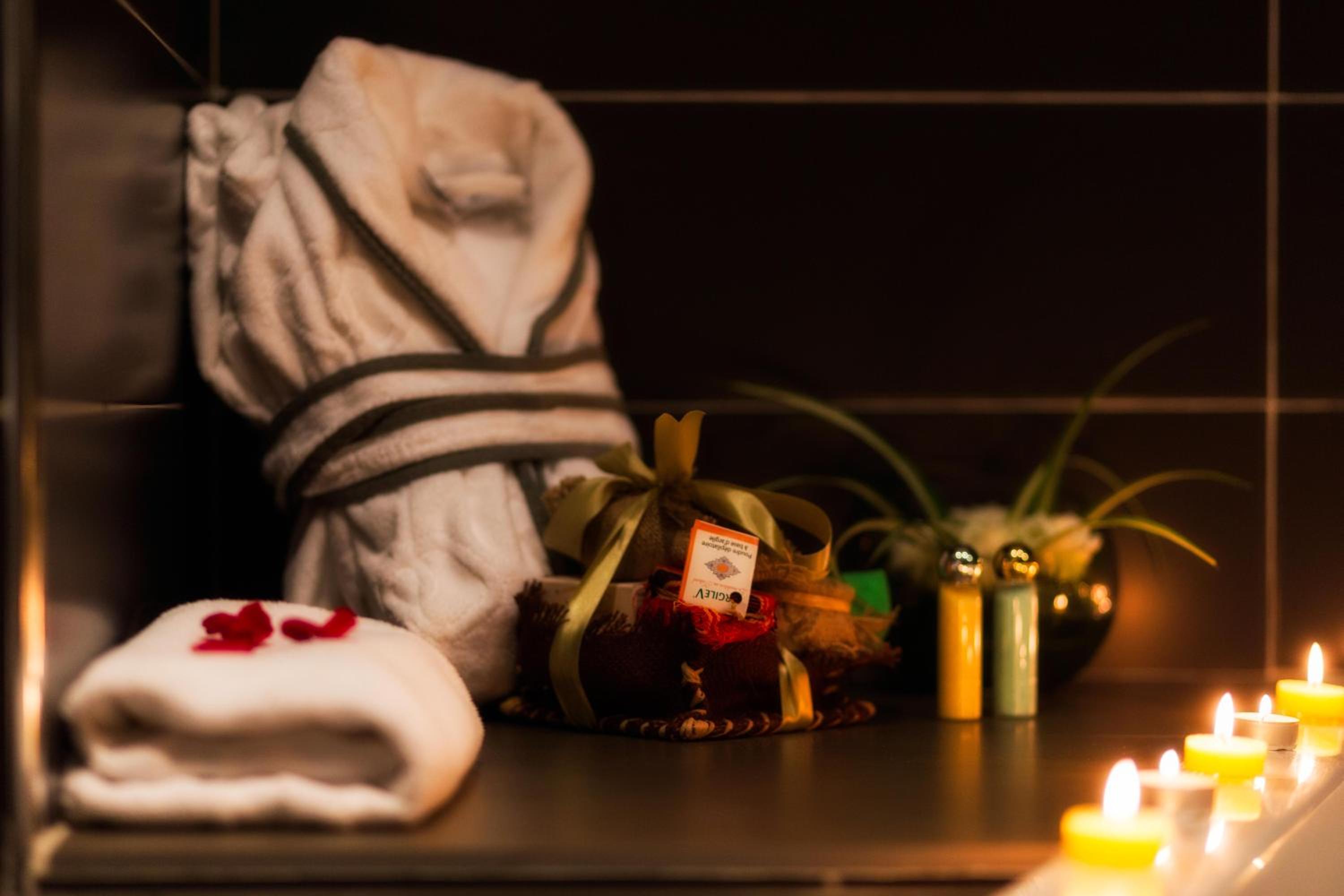 Luxury Club King Room with City View