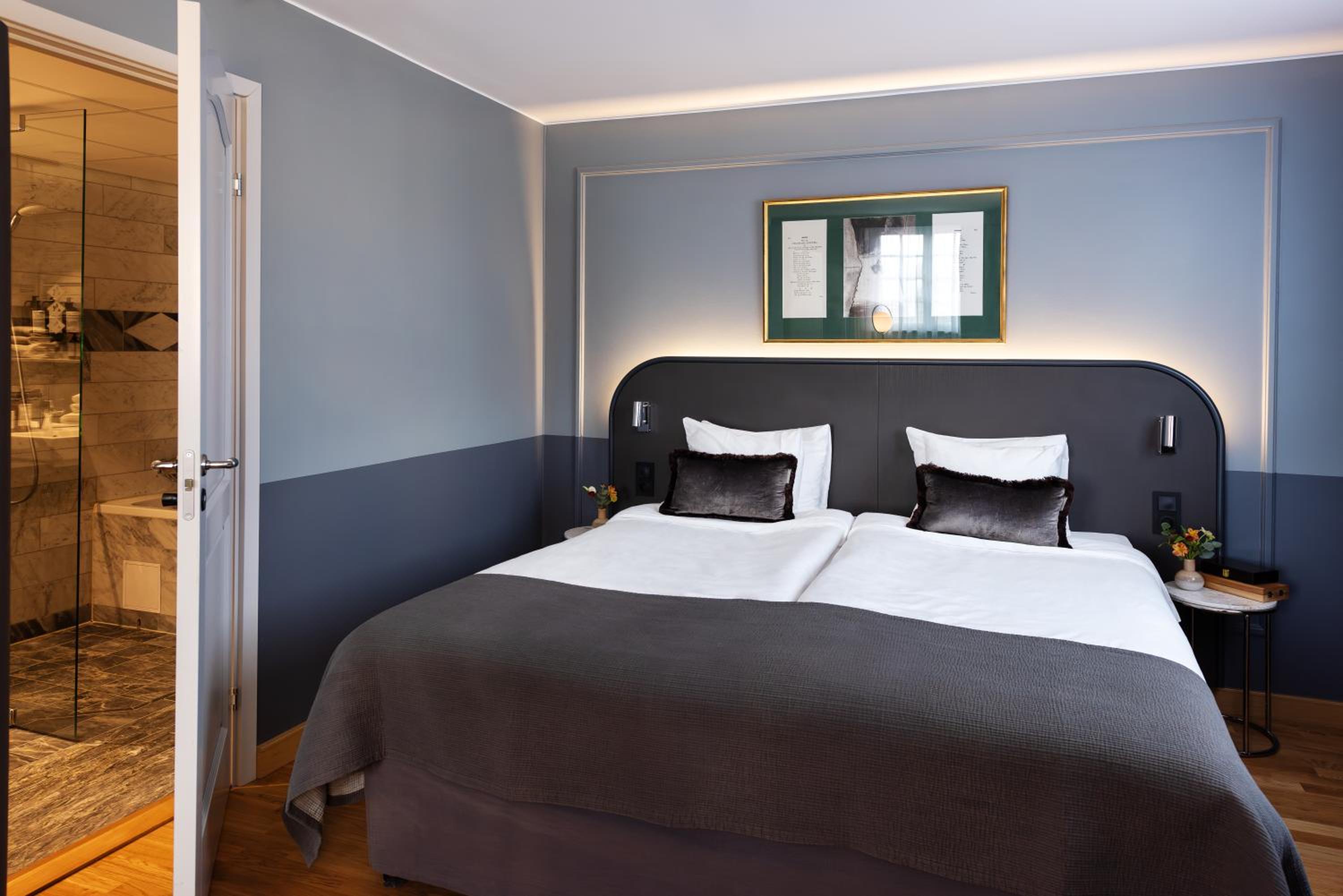 Superior Corner Room