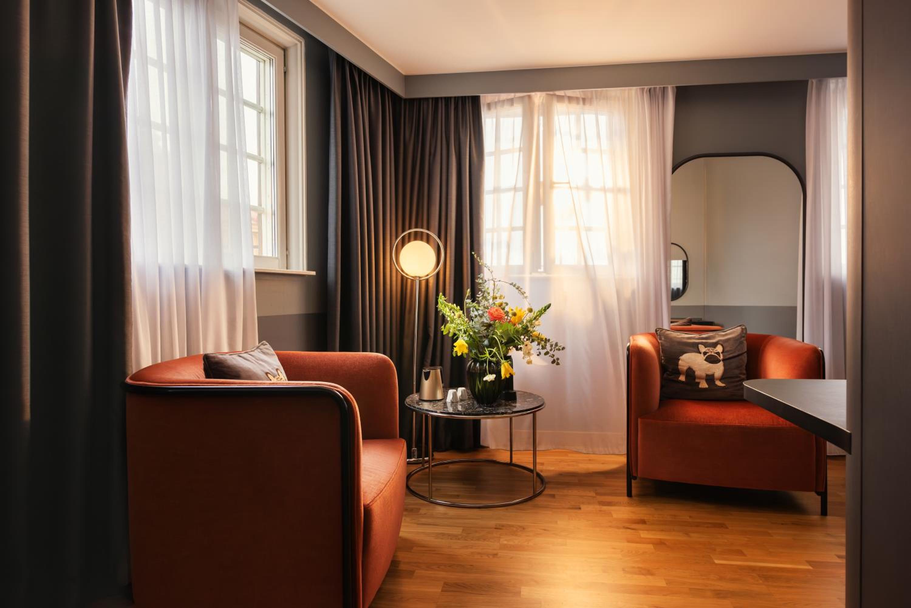 Superior Corner Room