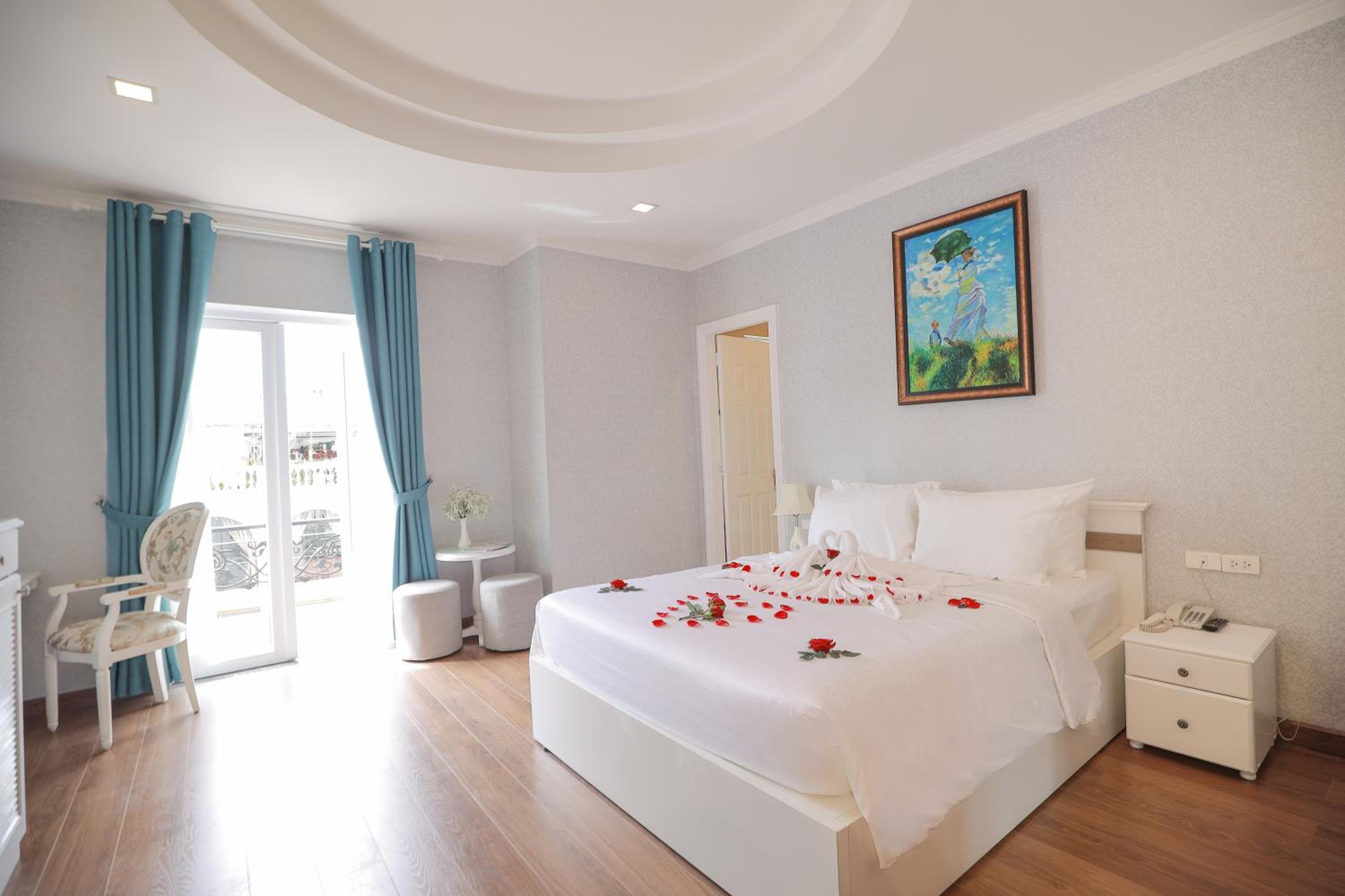 Deluxe Double Room With Balcony - City View