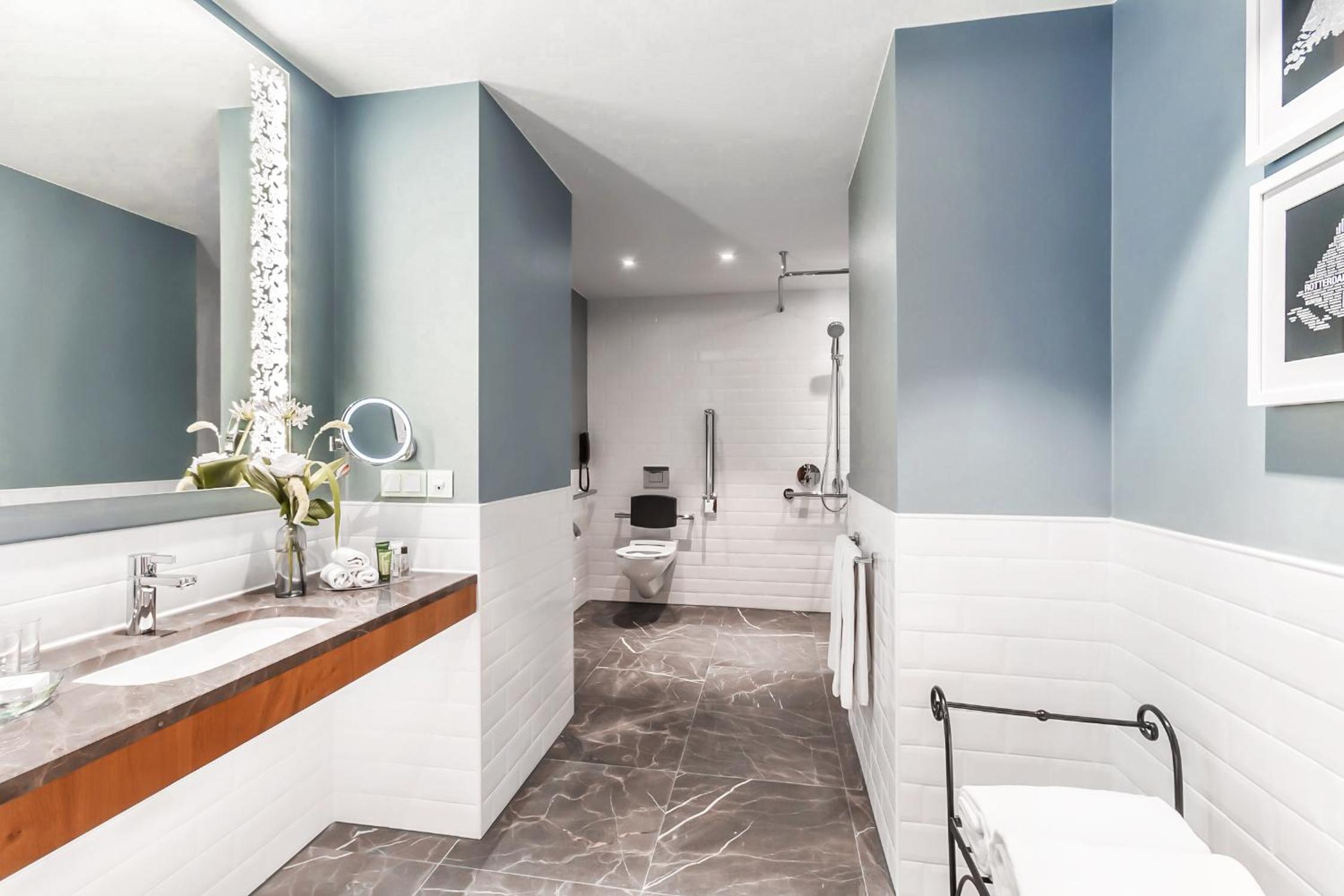 Double Room with Roll-In Shower - Mobility Access