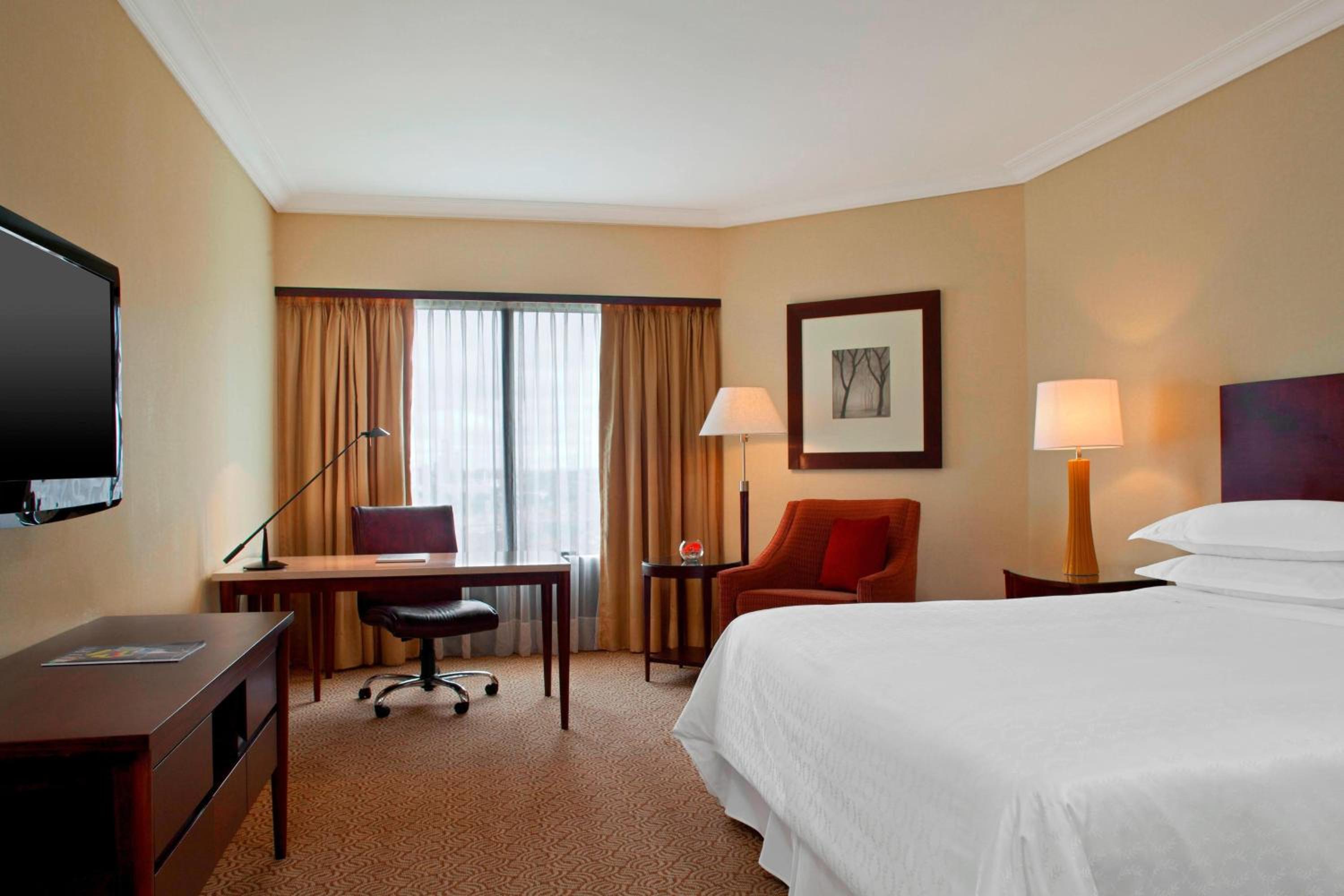 King Room - Club Lounge and Pool Access