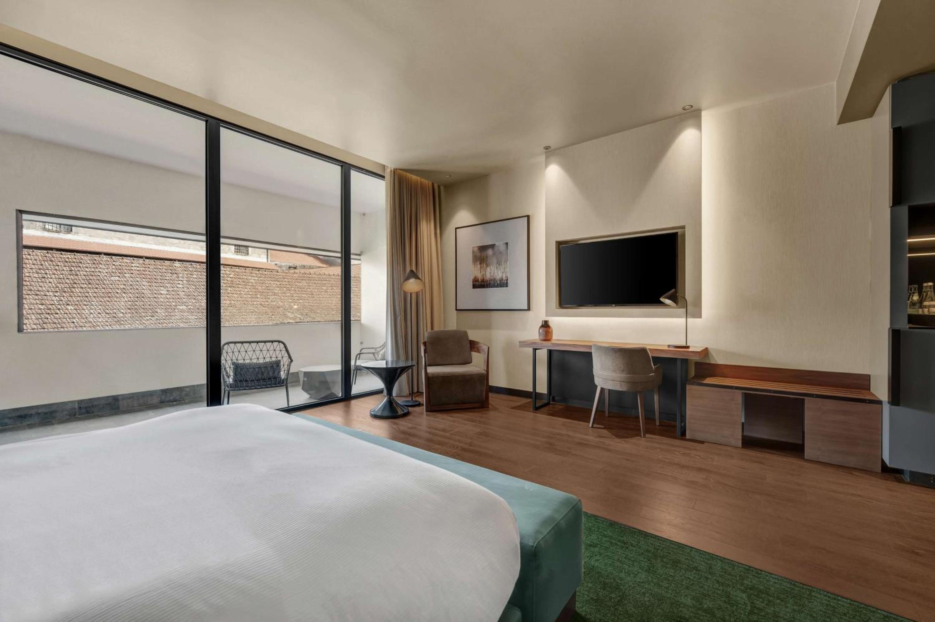 Deluxe King Room with Balcony