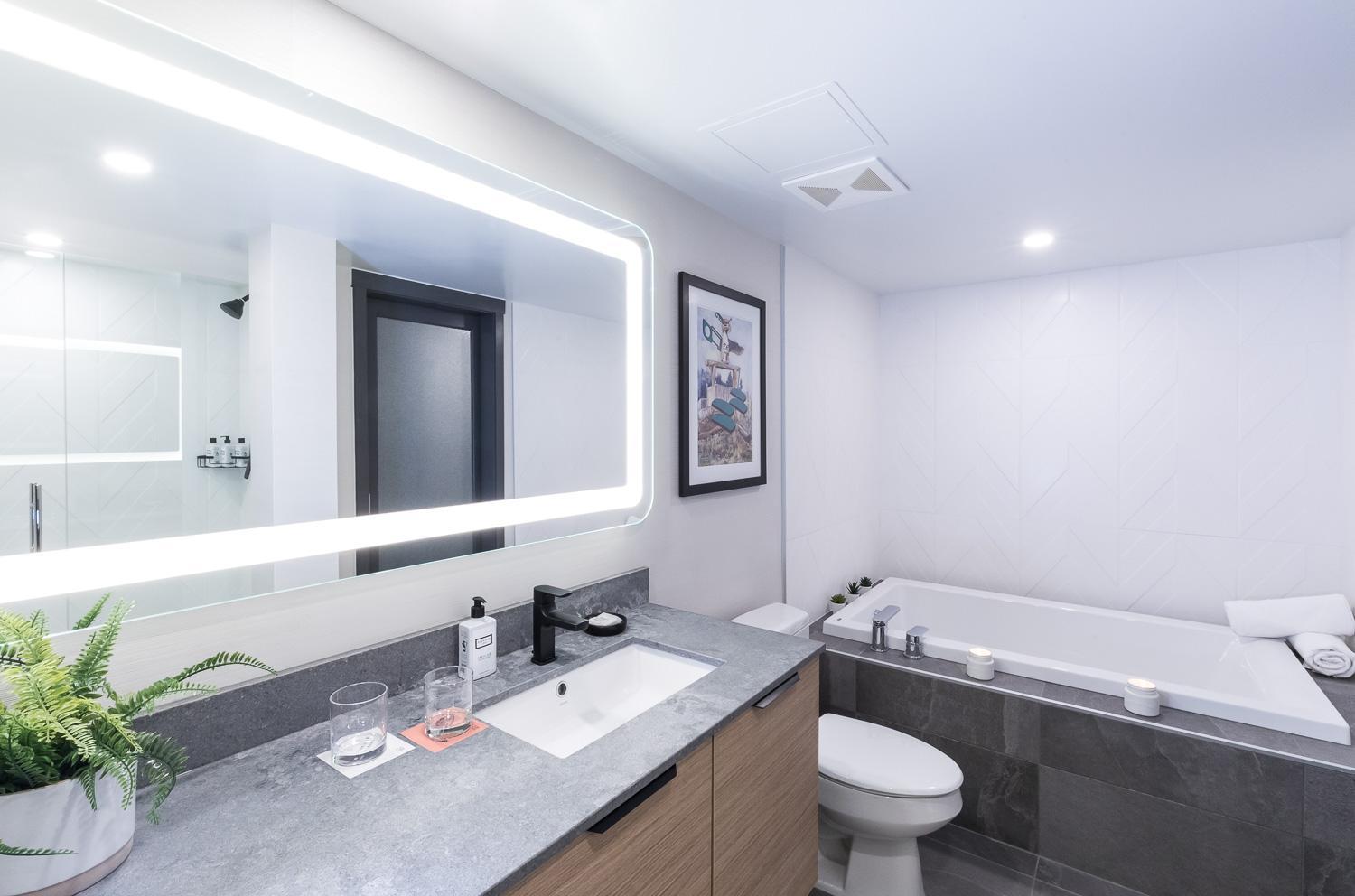 Deluxe One Bedroom King Suite with Kitchen