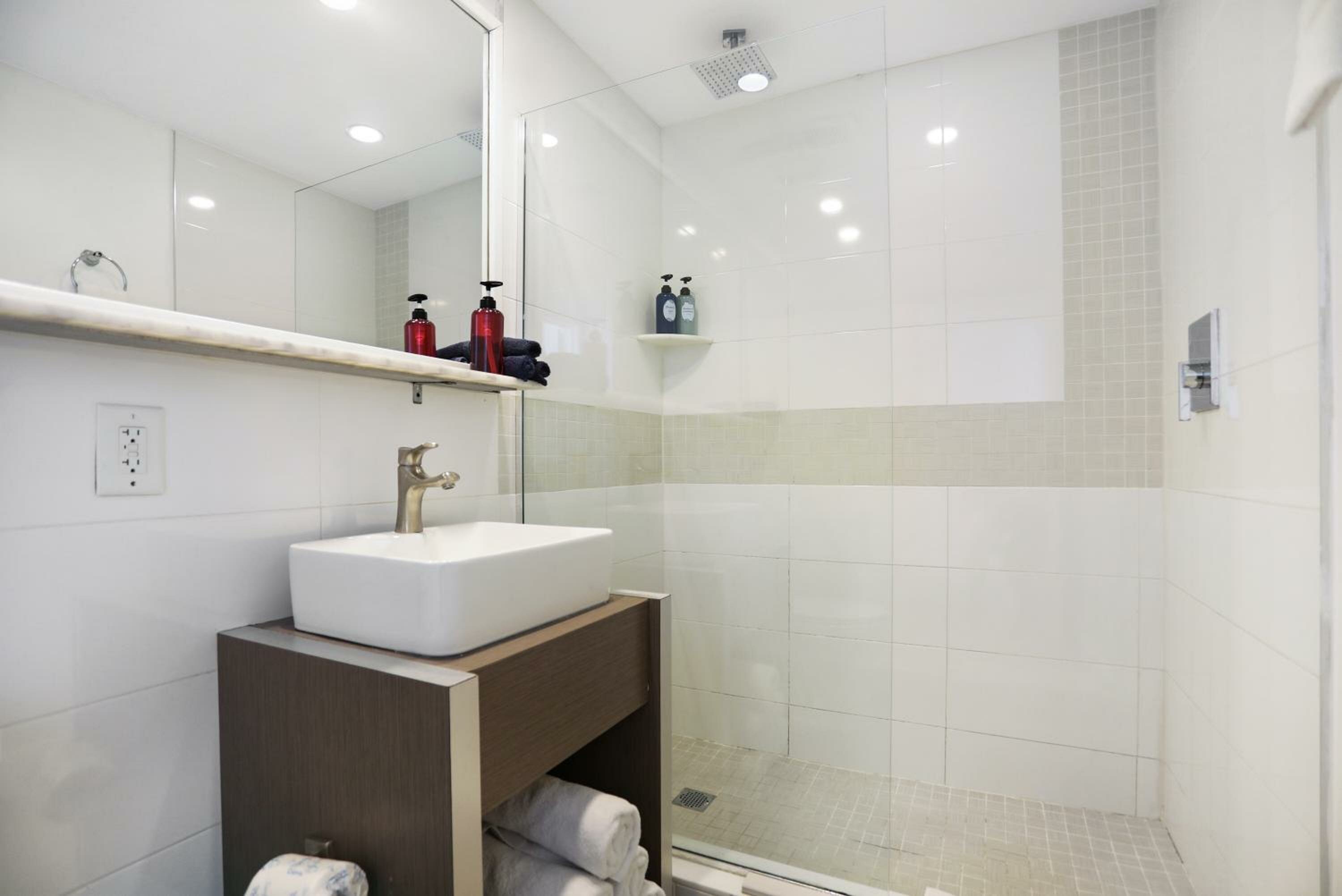 Premium Family One-Bedroom Suite with Kitchen