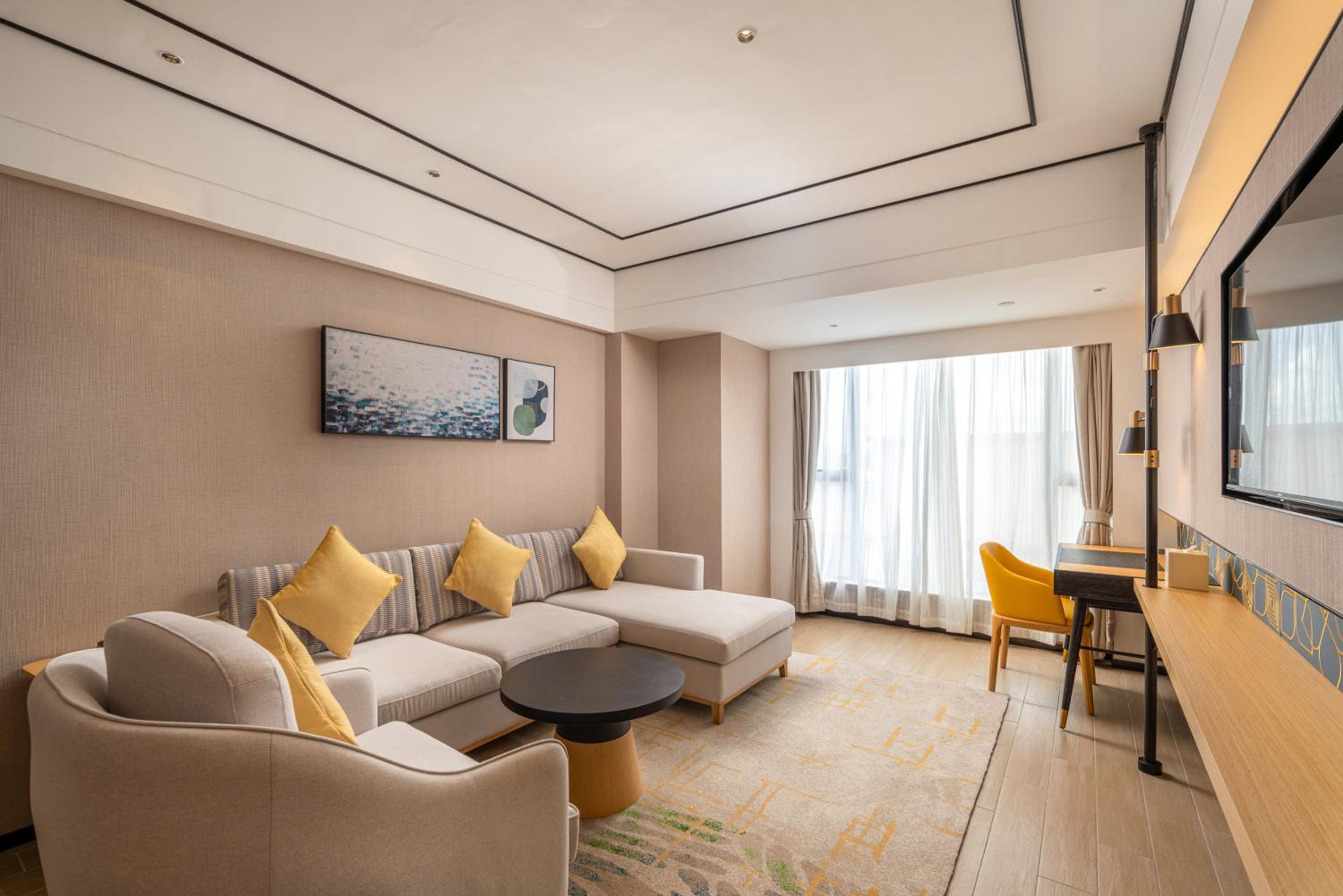 Deluxe King Suite