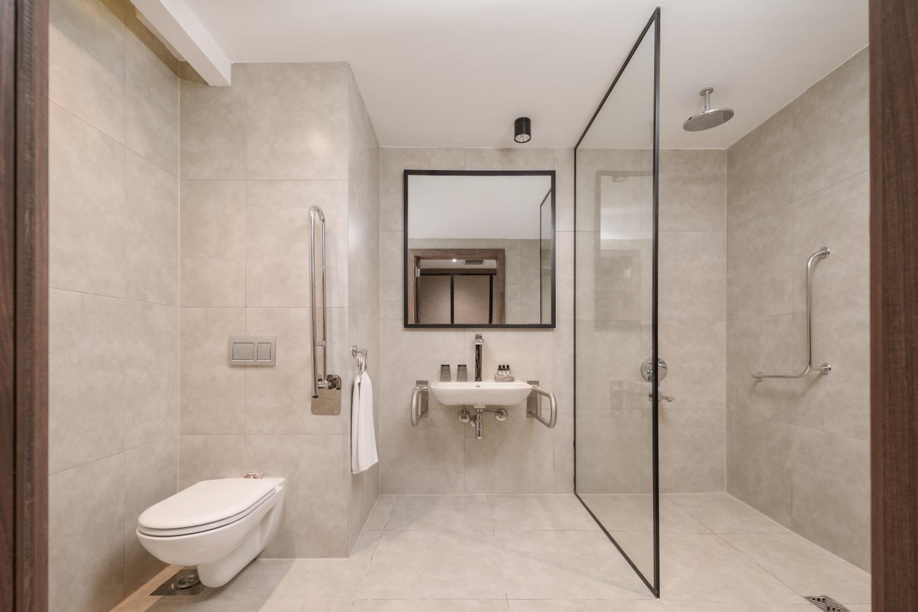 Deluxe Accessible Twin Room - Pool Access