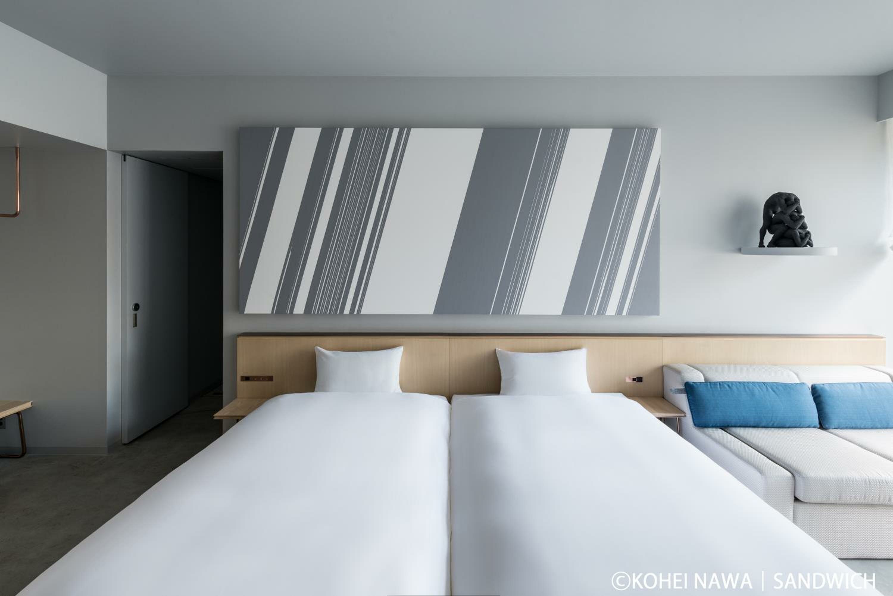 Sculptor Kohei Nawa Twin Room with Cypress Wood Bathtub