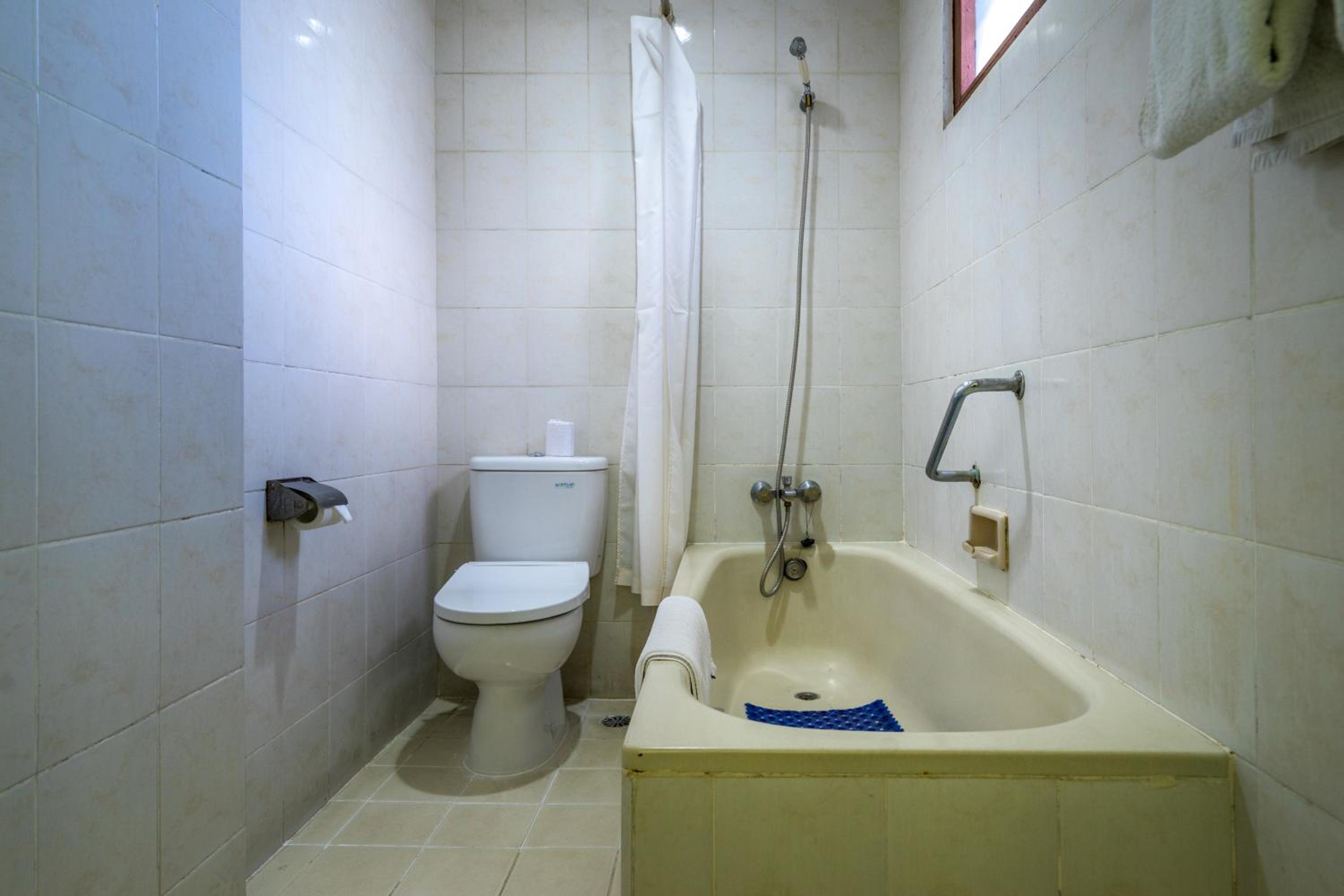 Standard Twin Room with Garden View