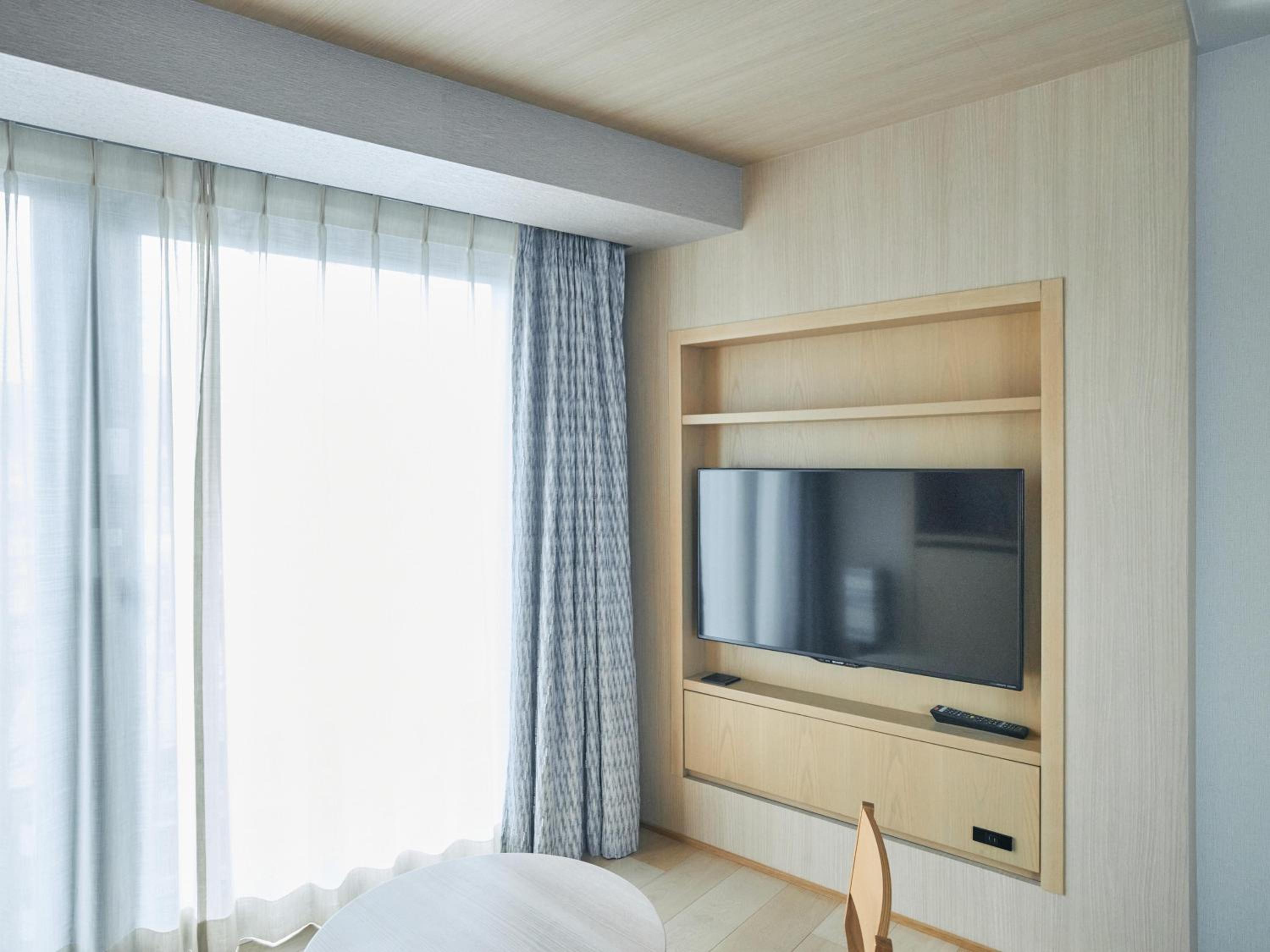 Twin Room with River View - Non-Smoking