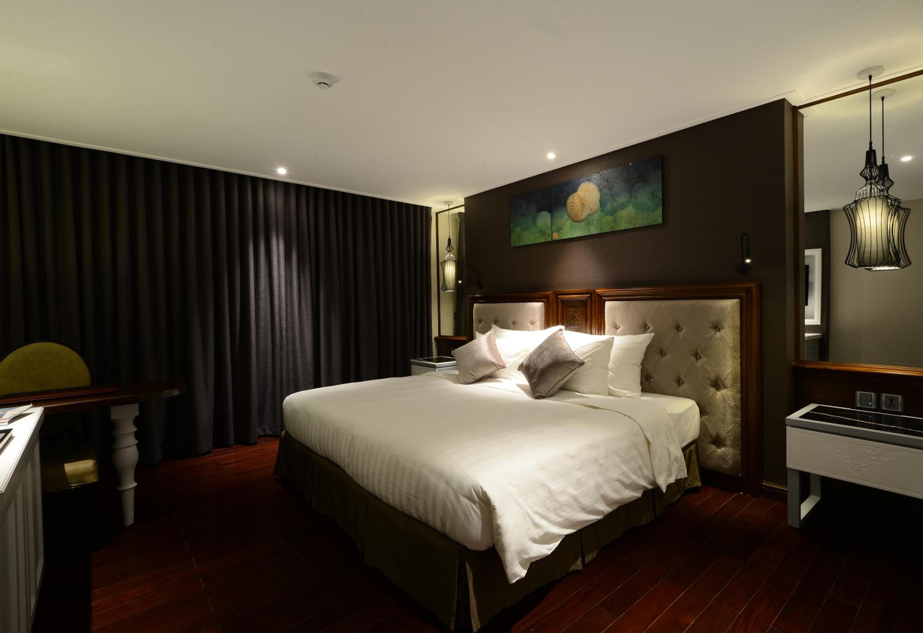 Deluxe Double or Twin Room with City View