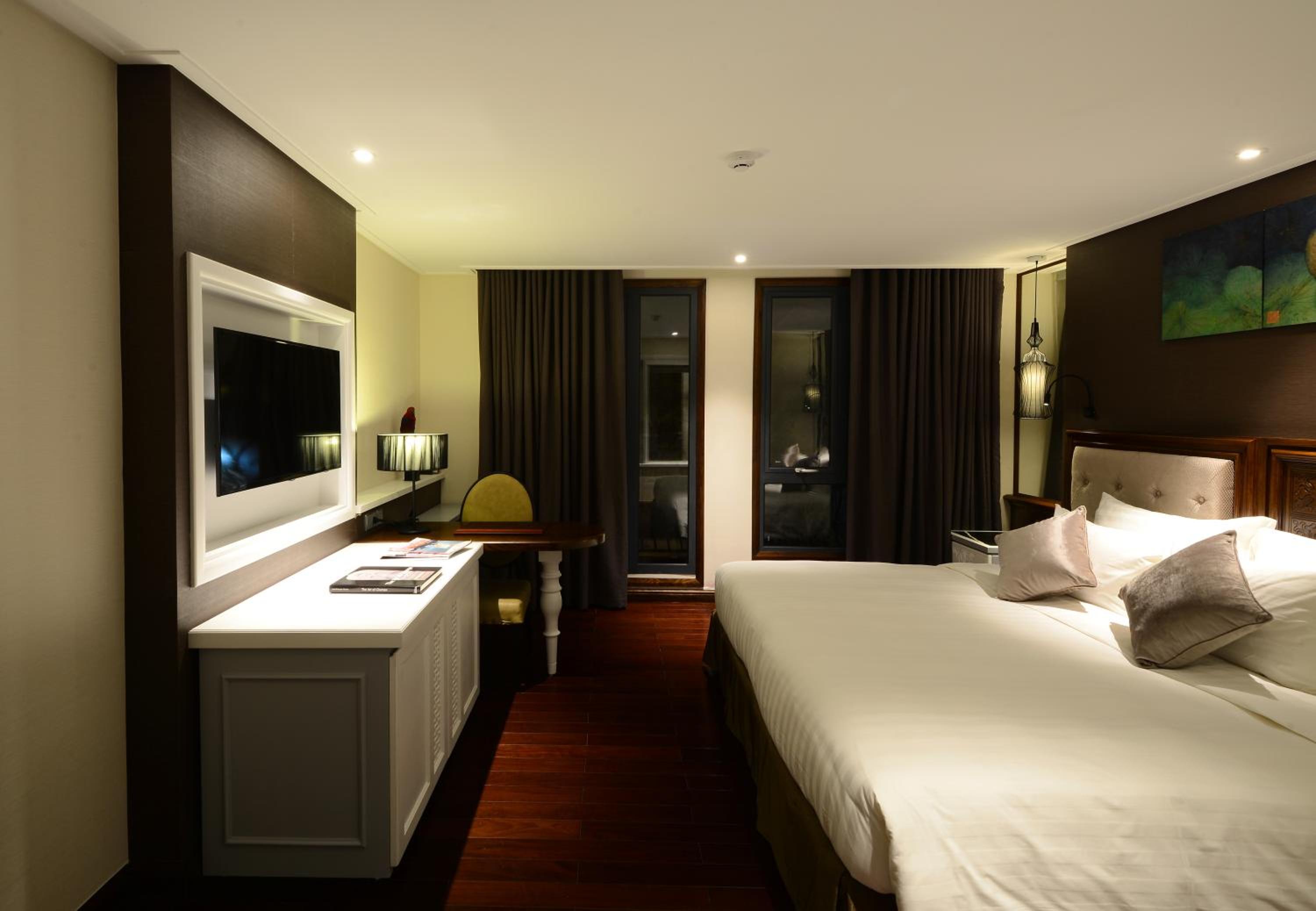 Deluxe Double or Twin Room with City View