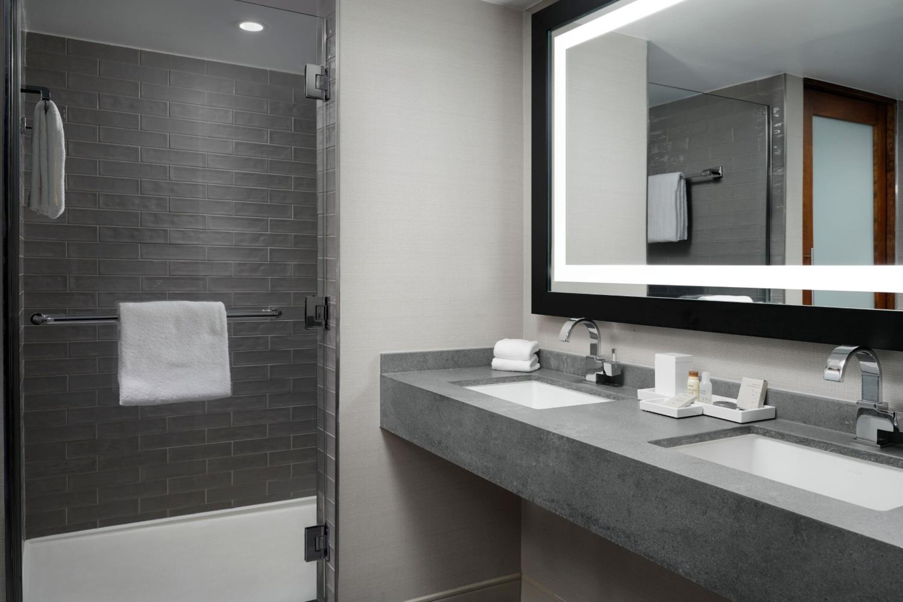 King Suite - Lounge Access