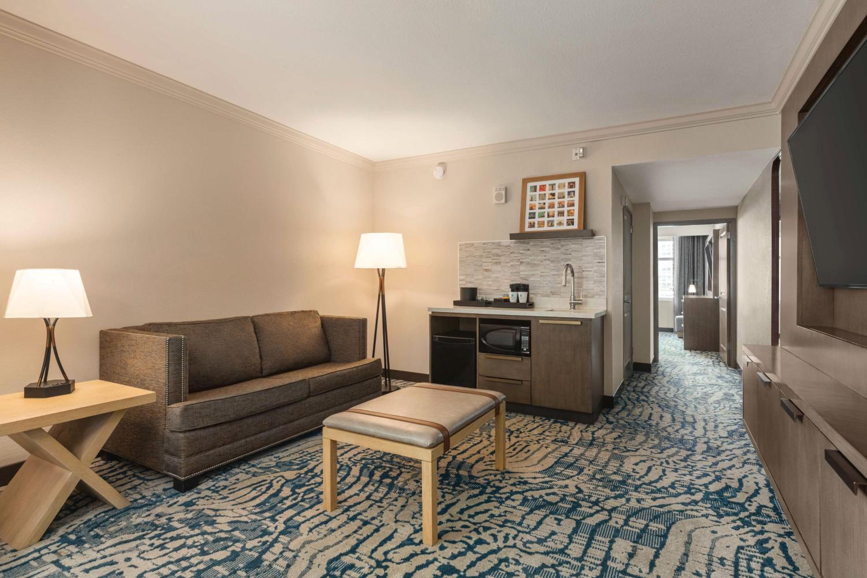 King Corner Suite - Hearing Accessible