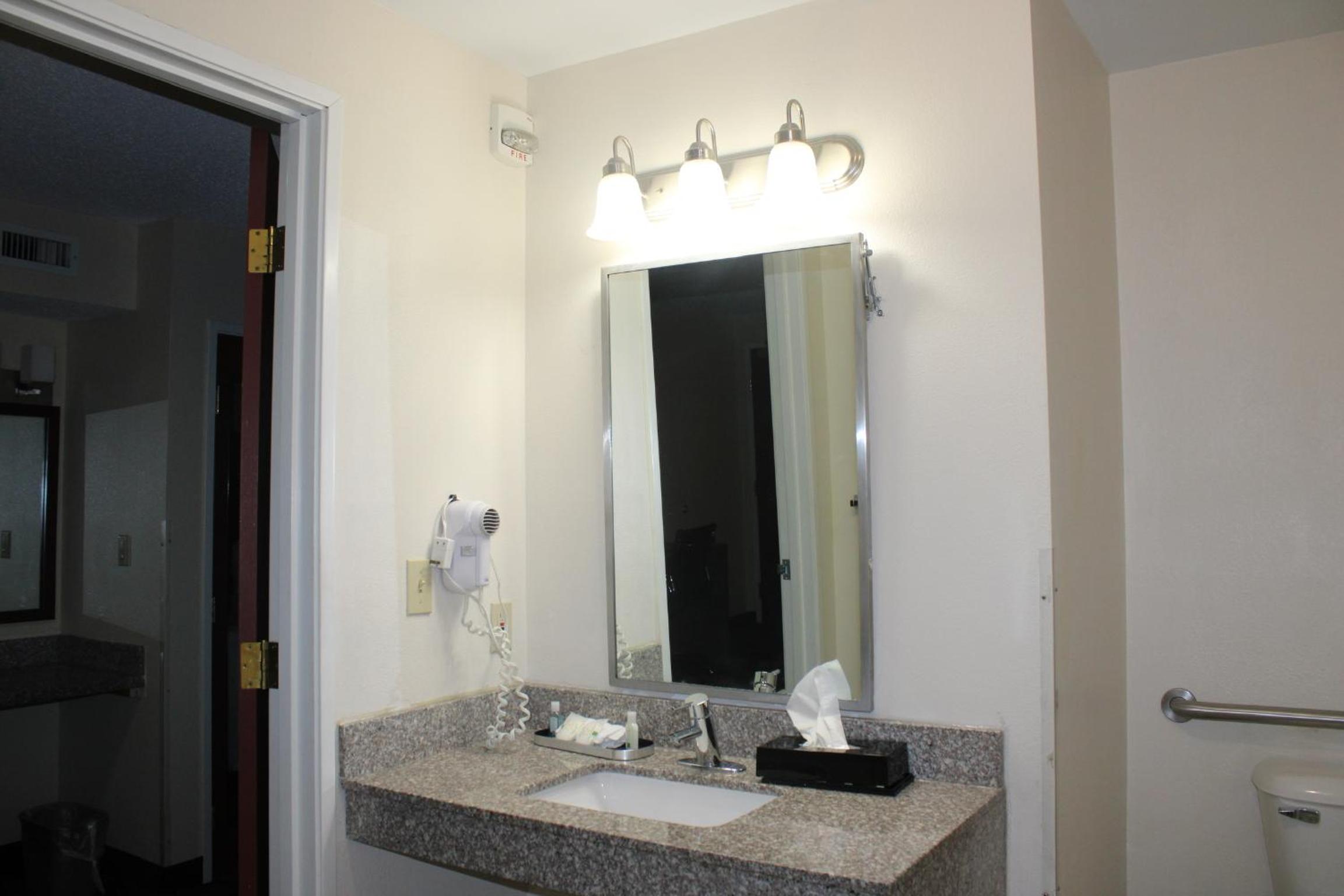 Suite with Two Double Beds - Disability Access/Nonsmoking