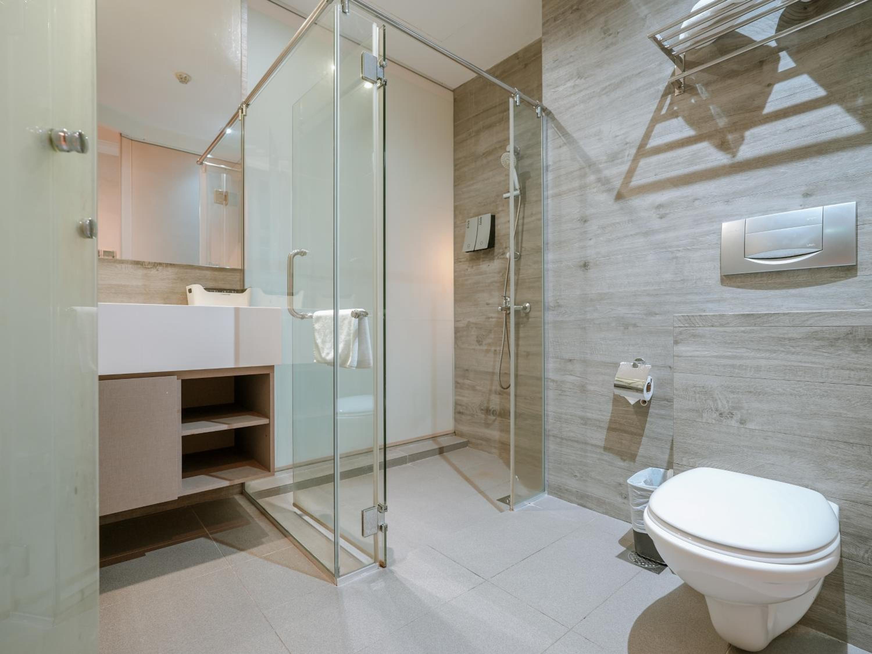 Suite Room, Window- Balcony