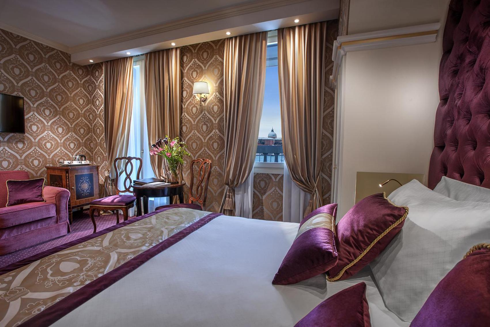 Junior Suite with Lagoon View and Terrace