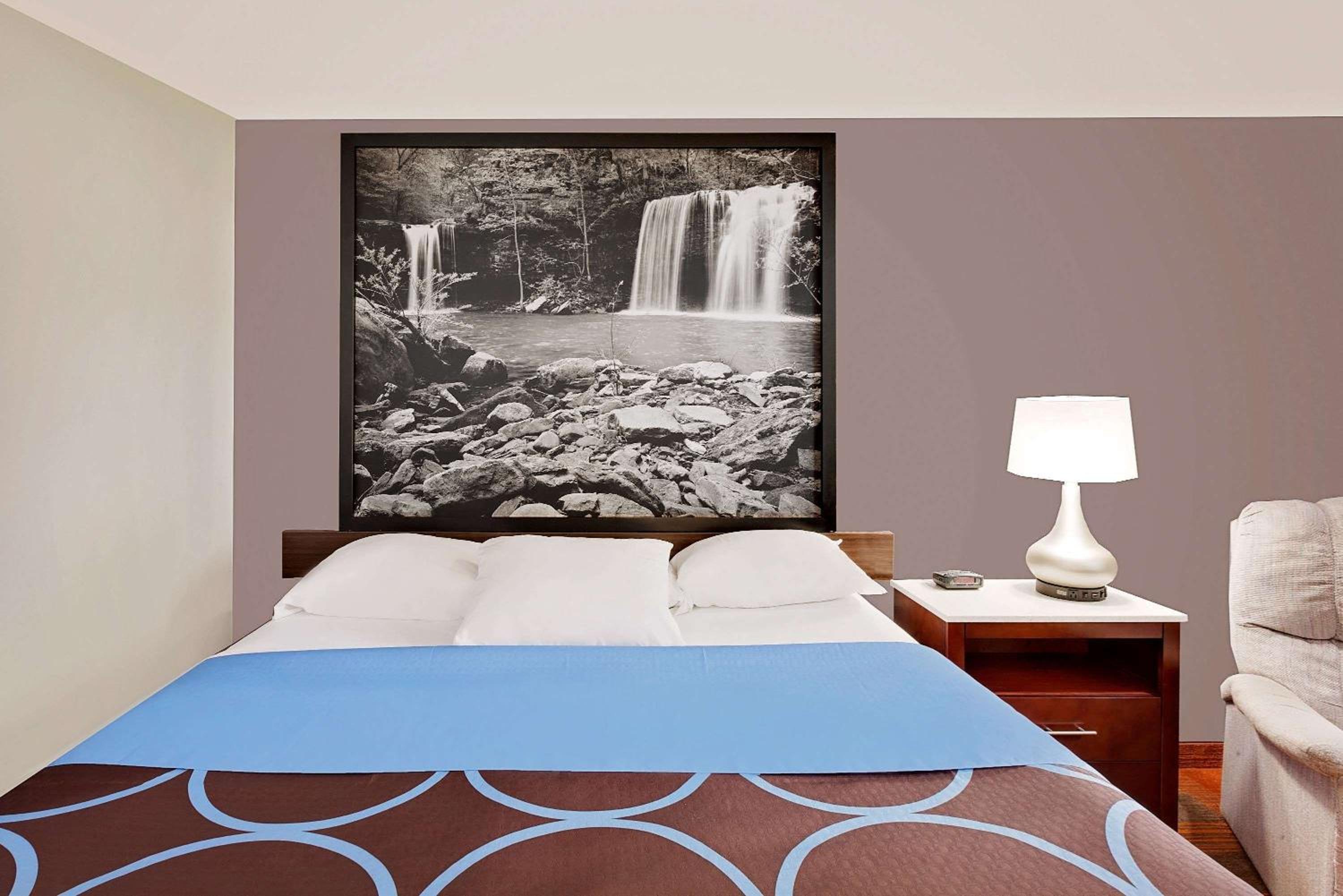 Deluxe King Room - Non-Smoking