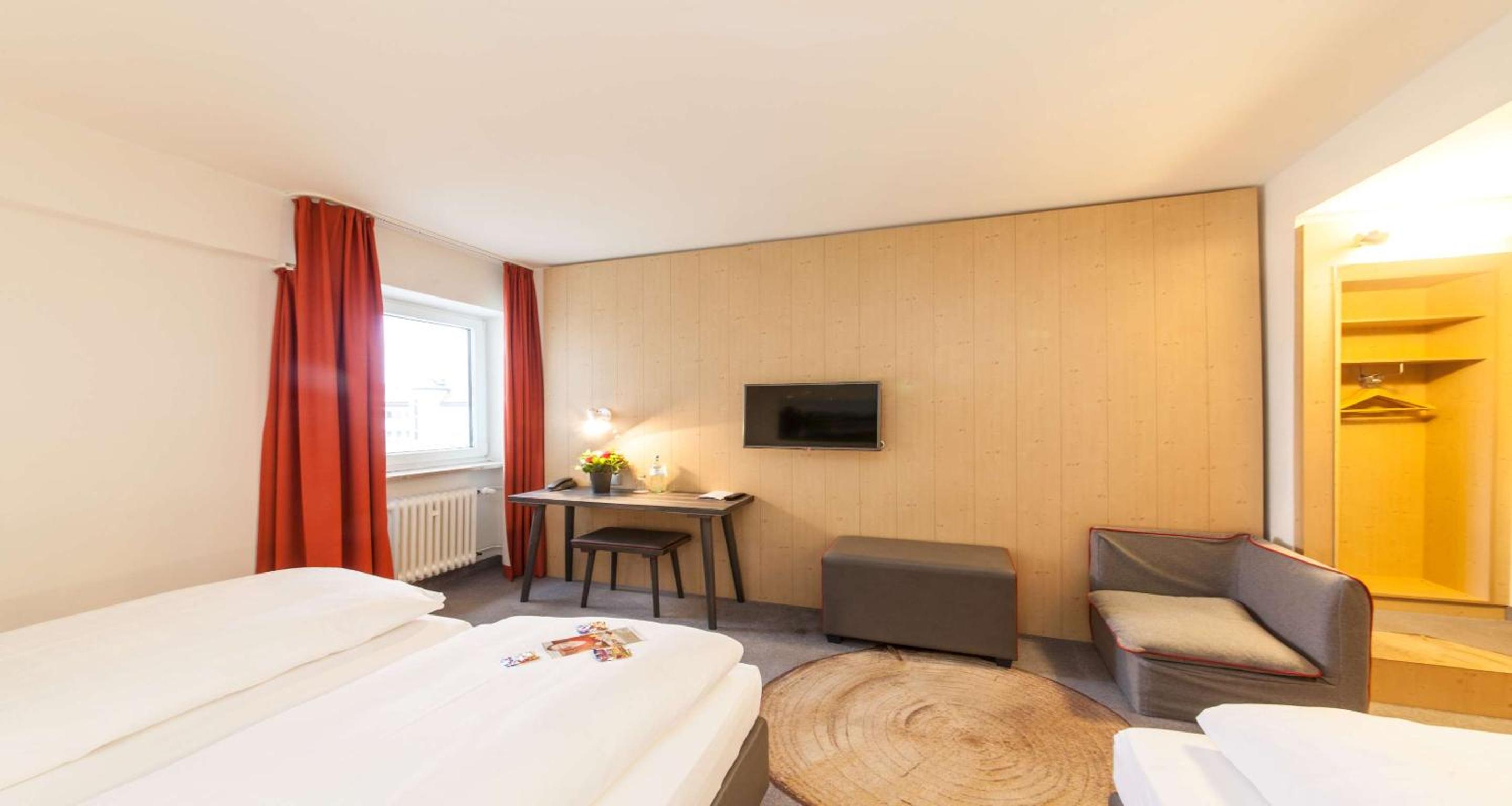 Standard Triple Room with Three Single Beds