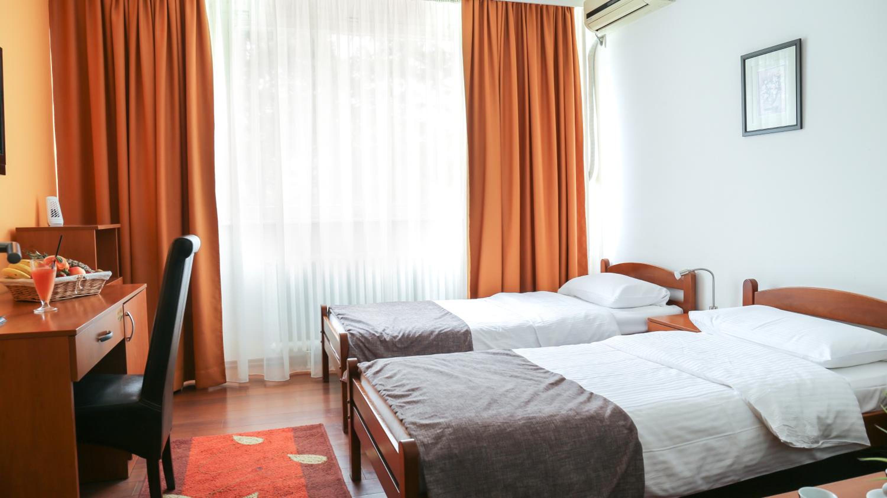 Twin Room with Free Parking