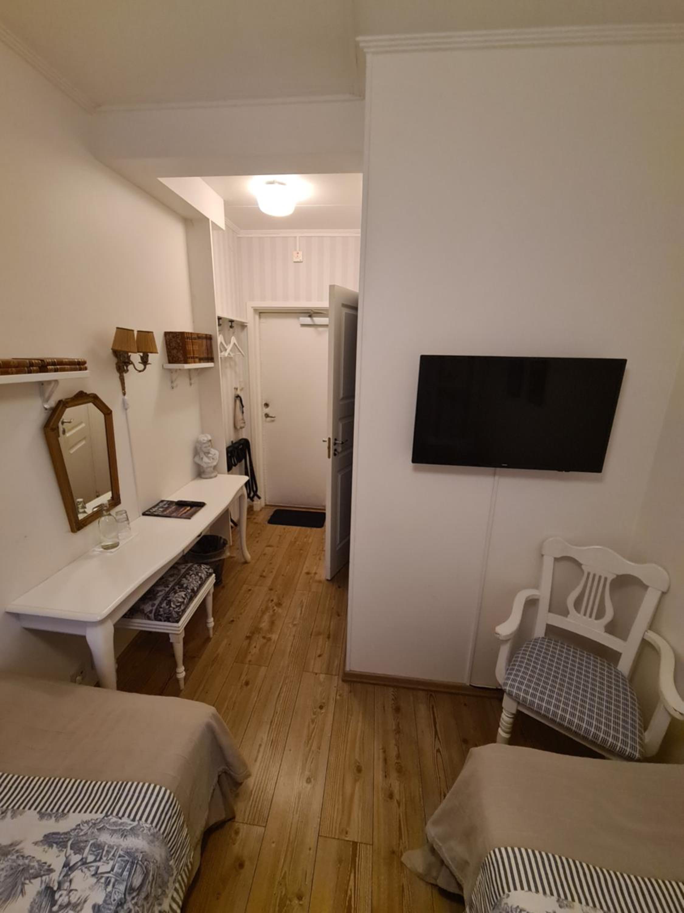Standard Twin Room with Private Bathroom