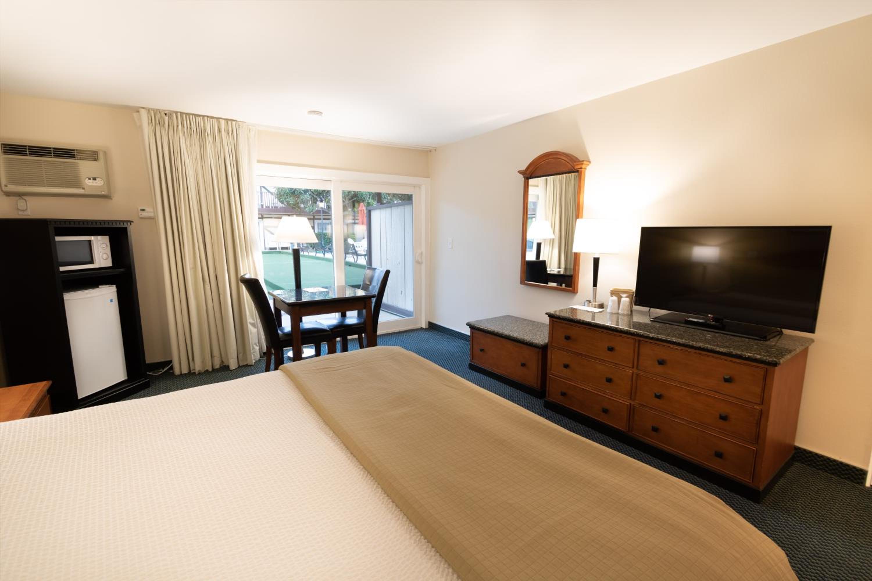 Deluxe King Room Downstairs