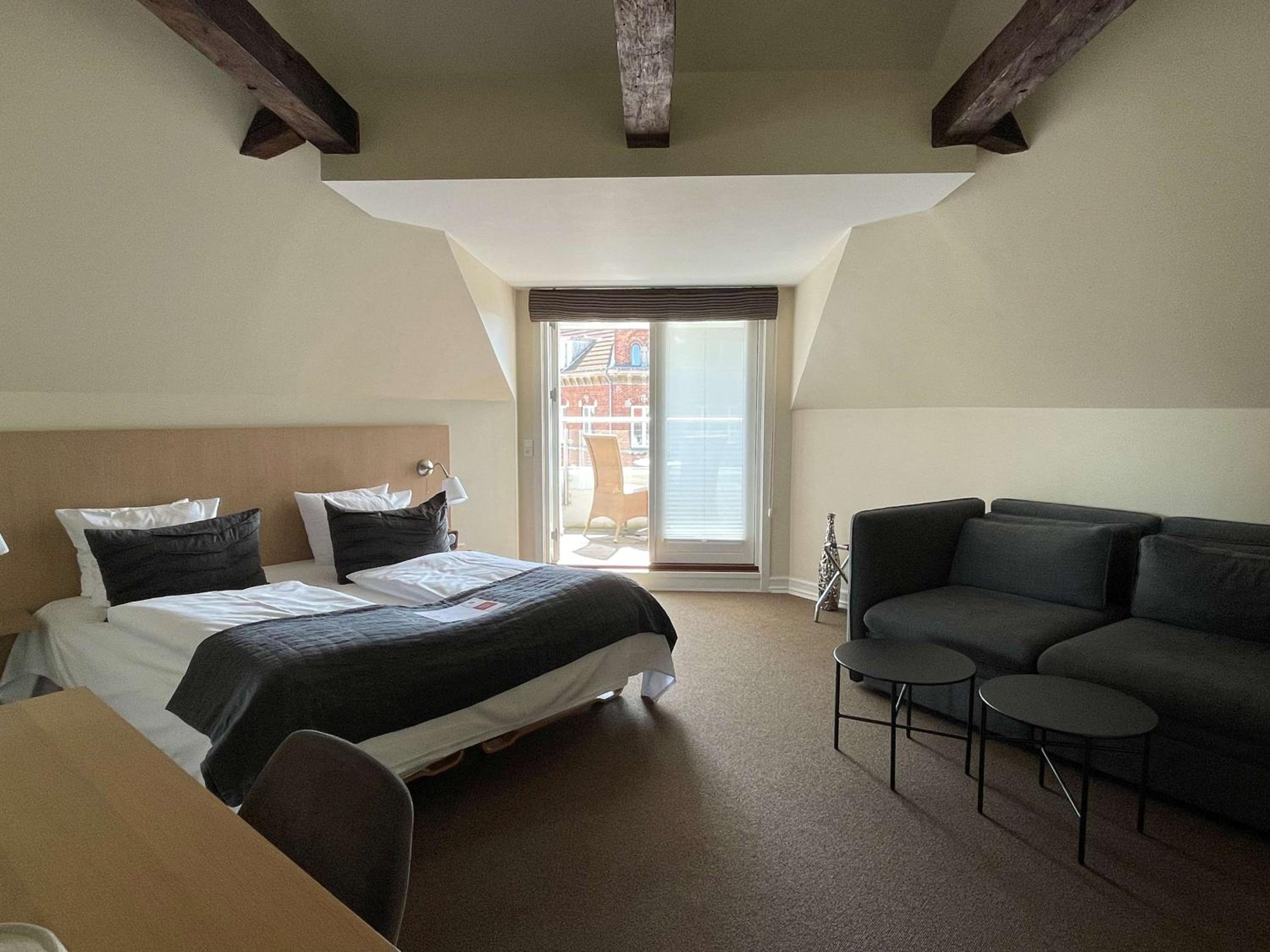 Junior Suite with King Bed and Sofa Bed - Non-Smoking