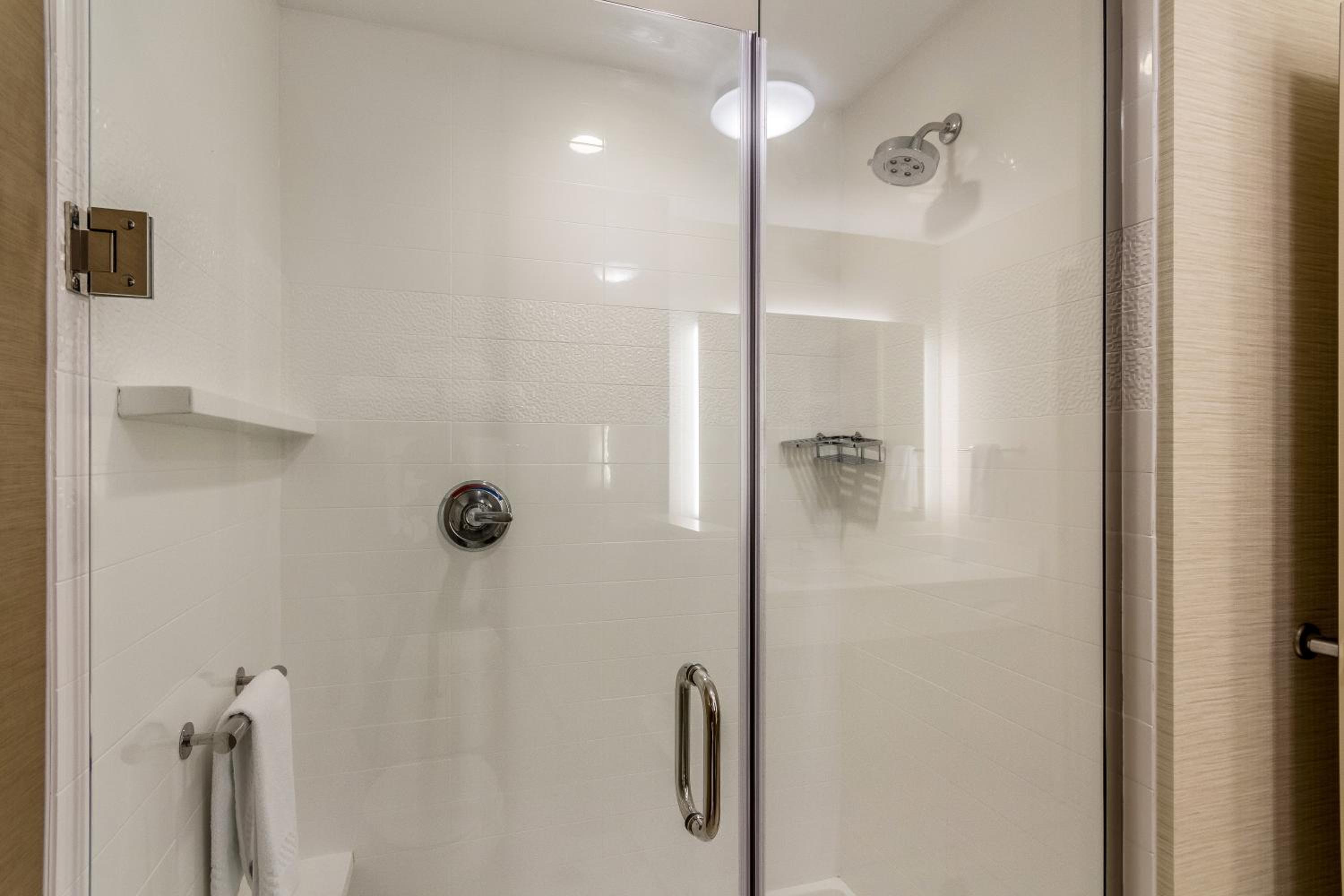 King Room with Roll-in Shower - Mobility and Hearing Accessible