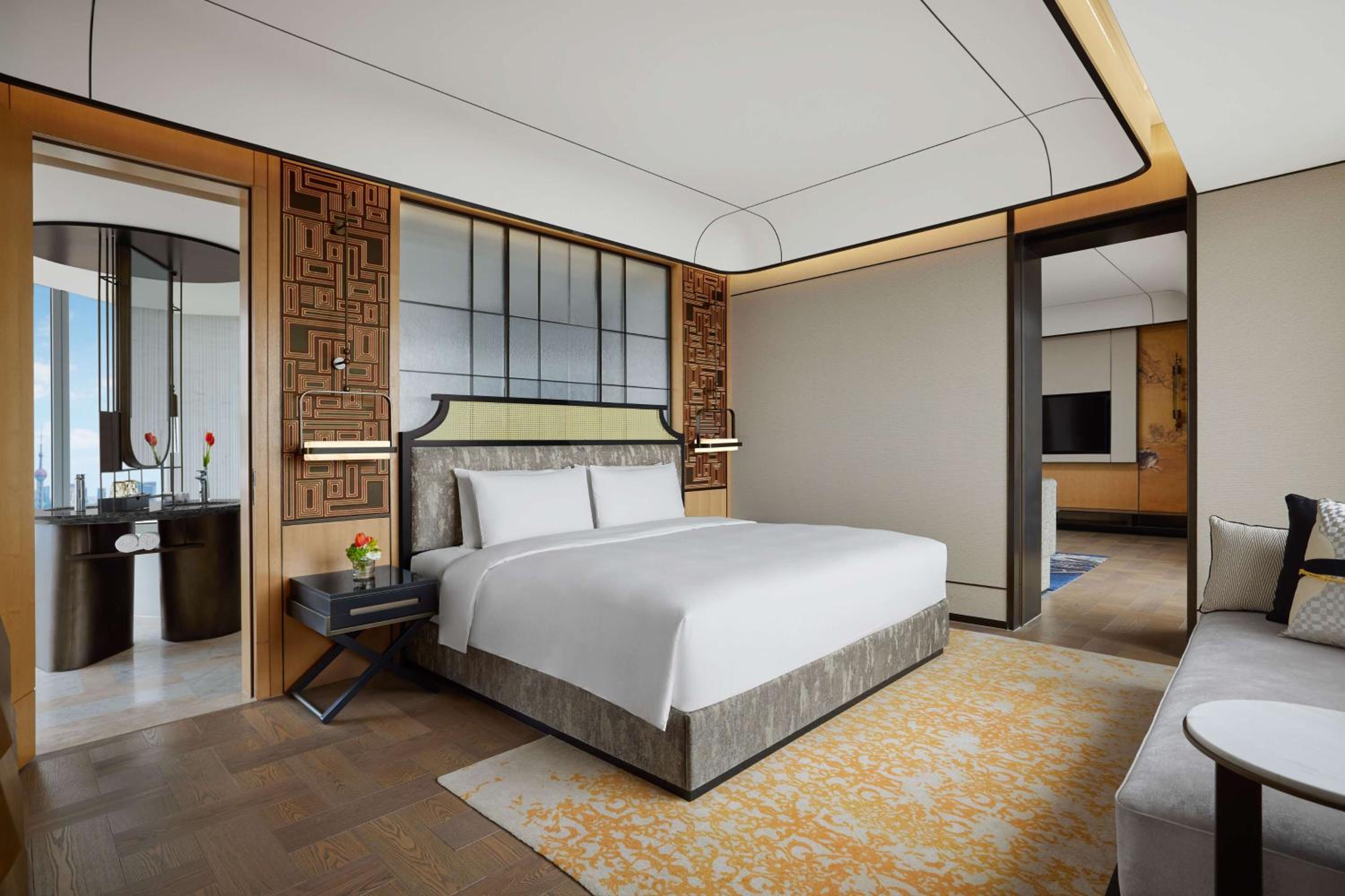 Premium King Suite with Bund View