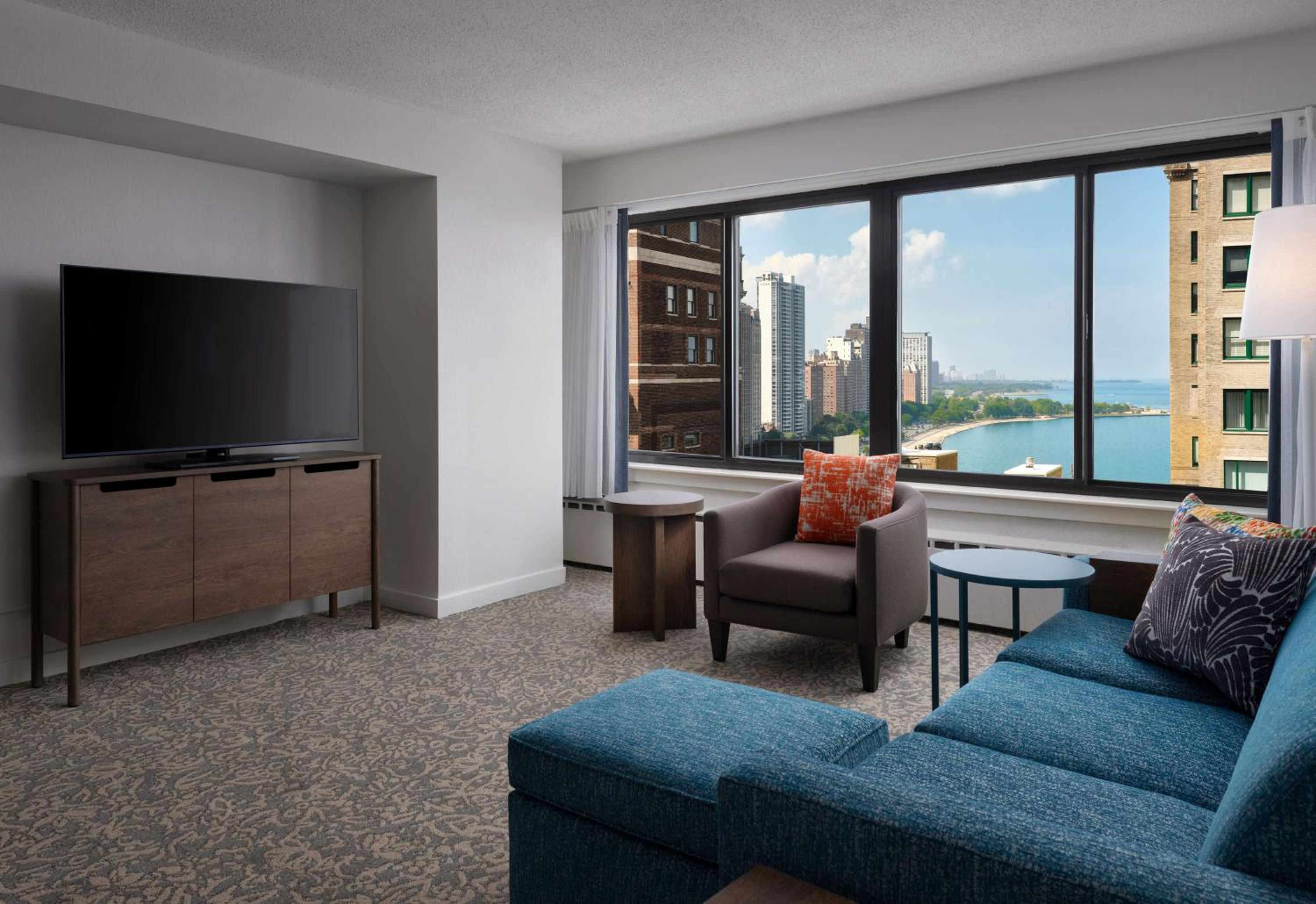 One Bedroom Suite - King - Lake View