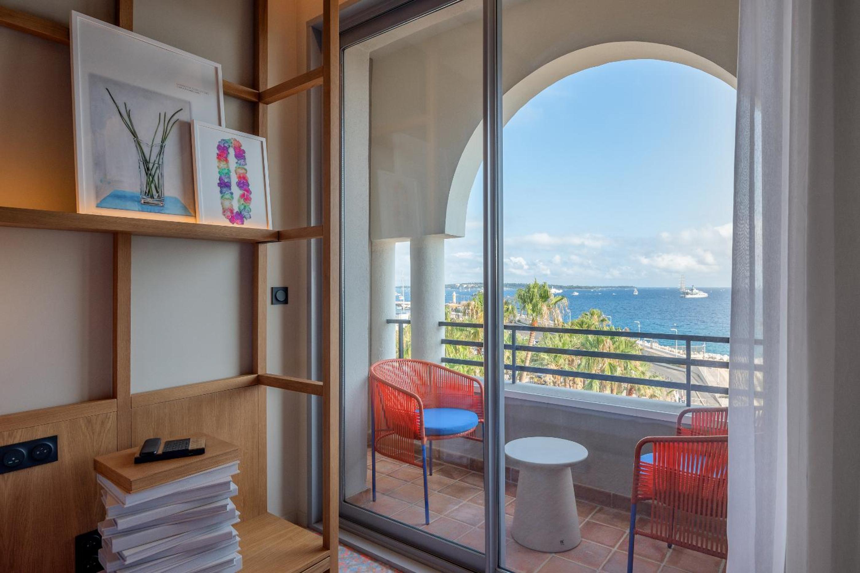 Deluxe King Room with Sea View