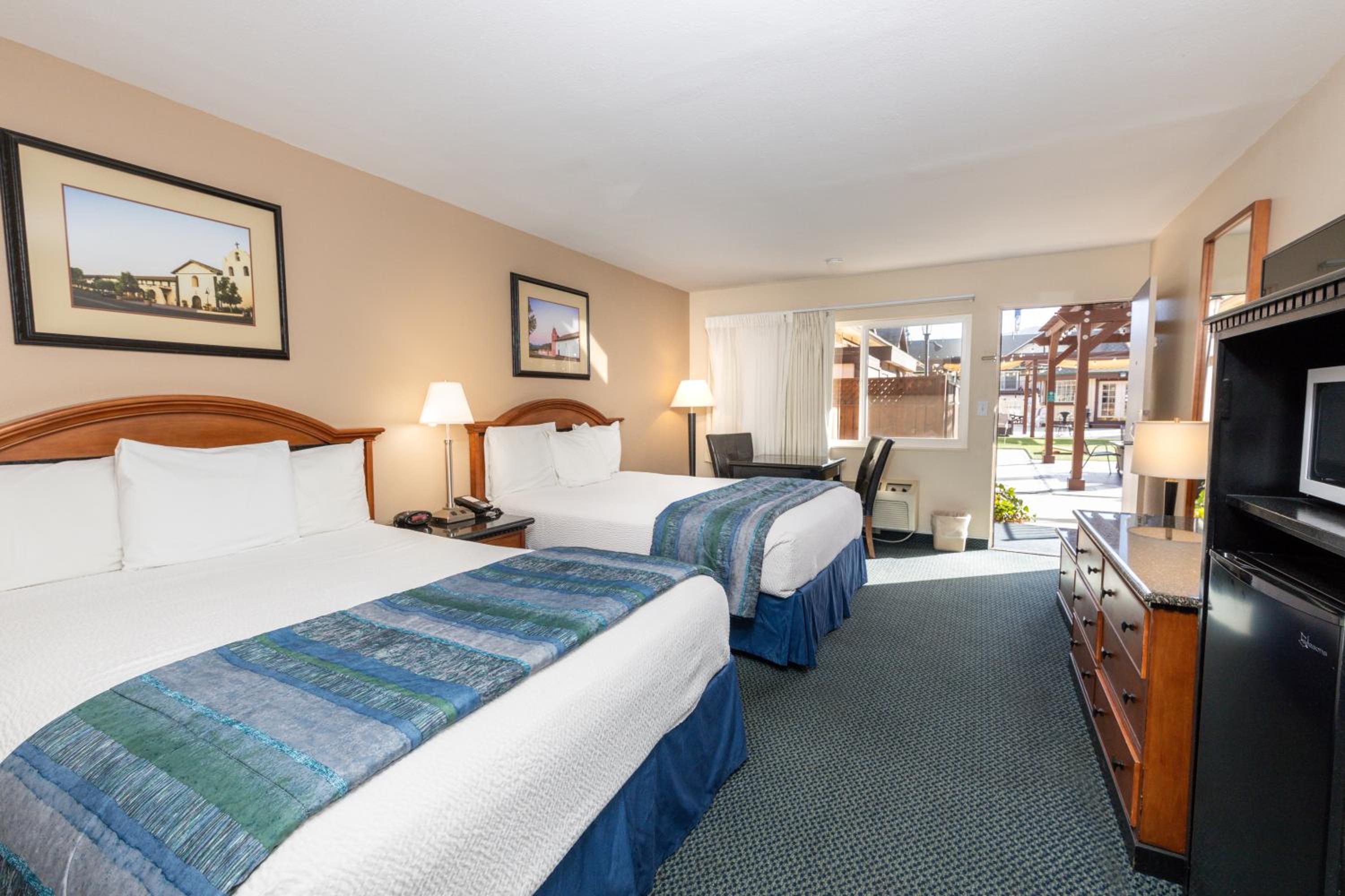 Standard Queen Room with Two Queen Beds Downstairs