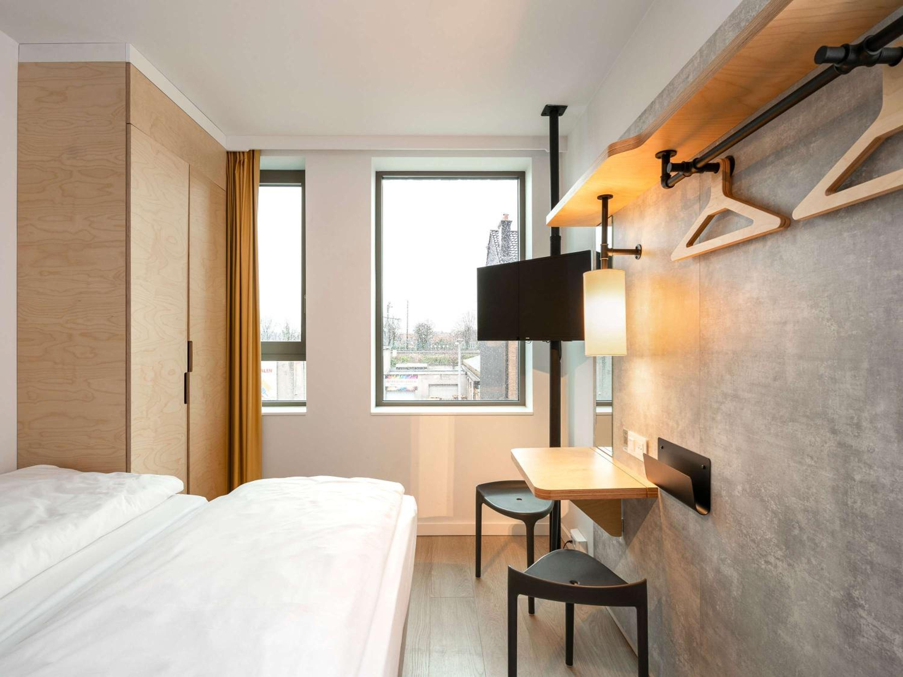 Standard Room With Three Single Beds