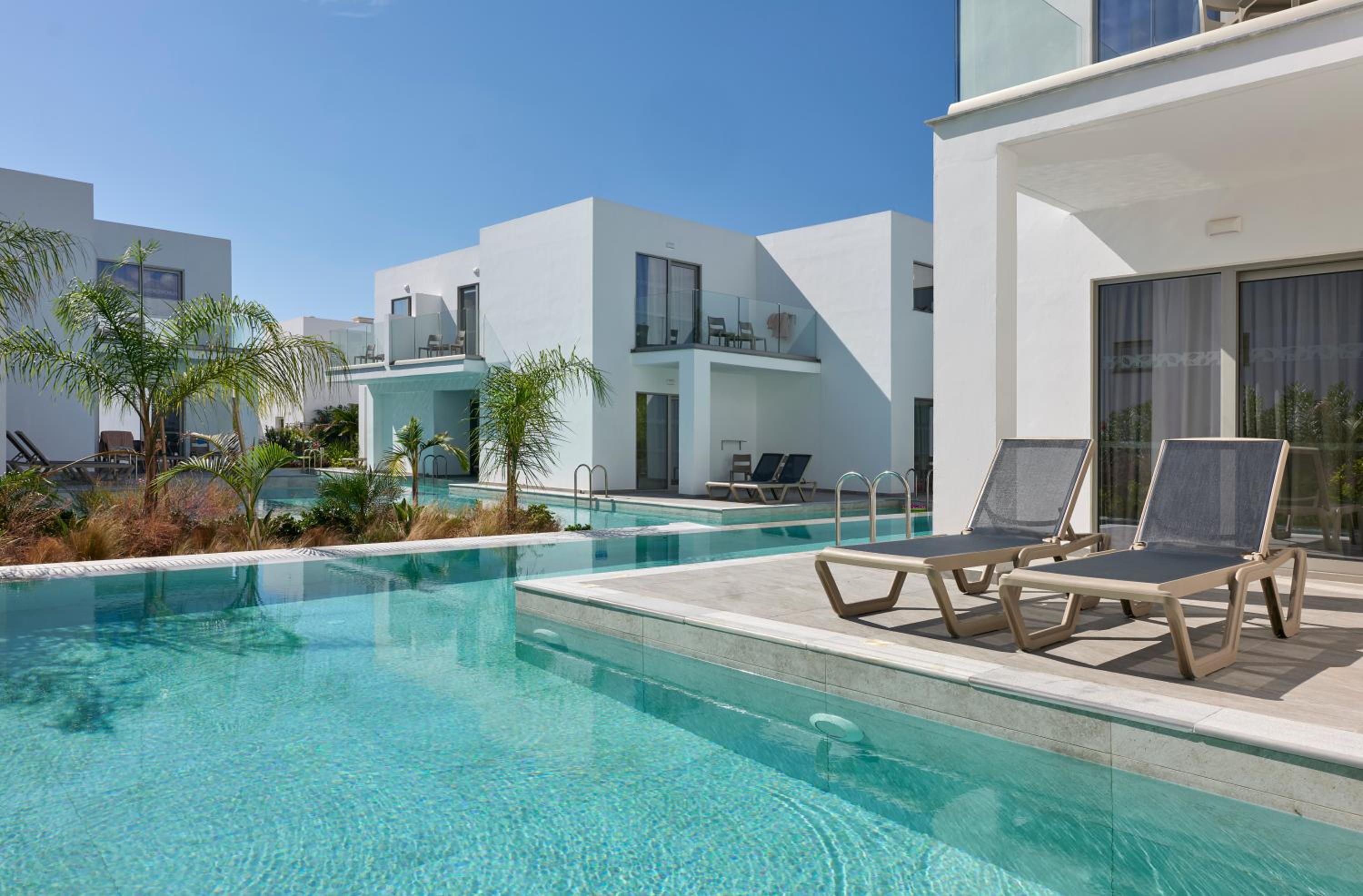 One Bedroom Family Swim up