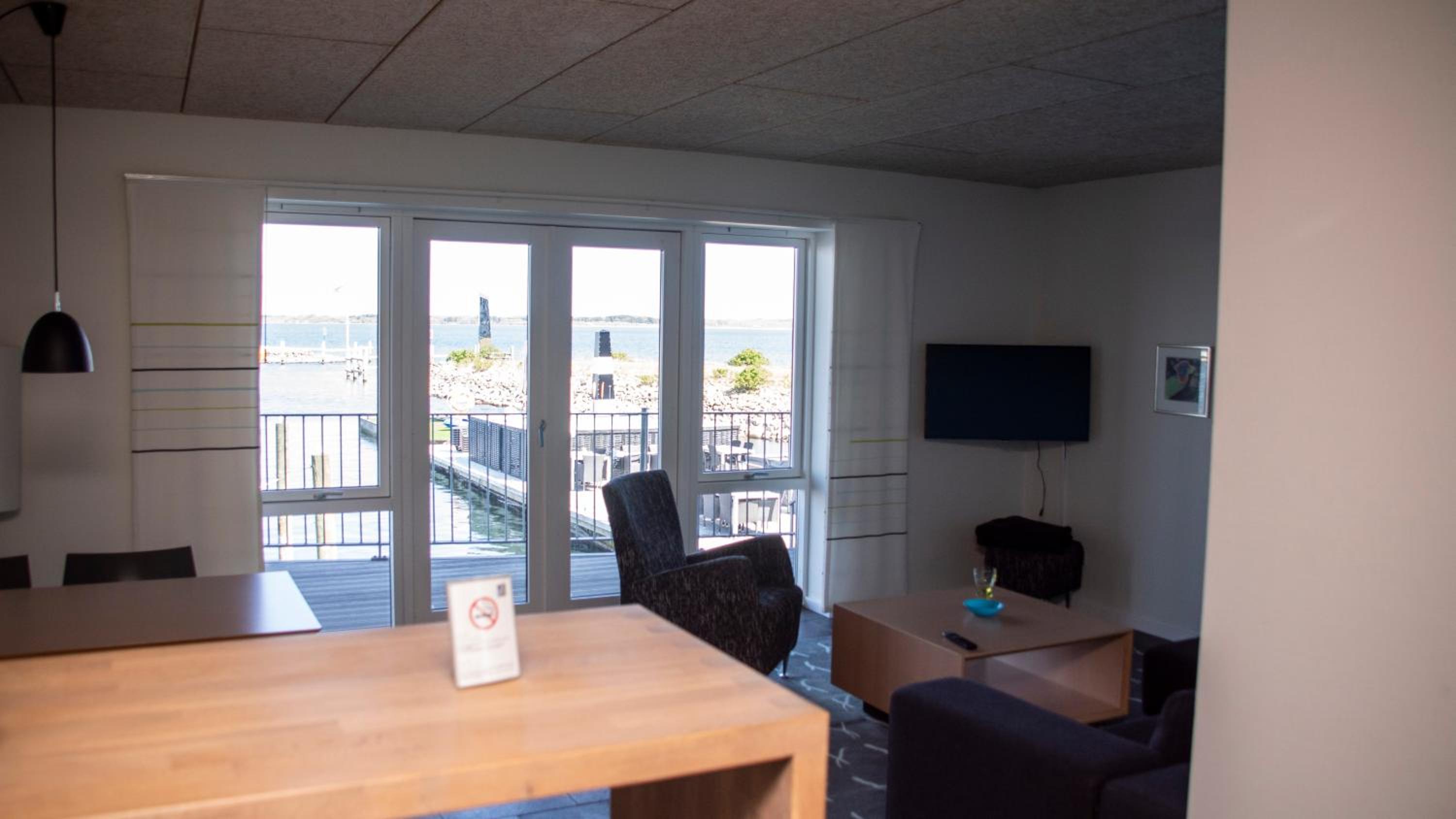 Lejlighed med udsigt til vandet,  stueetage. Max 4 pers.