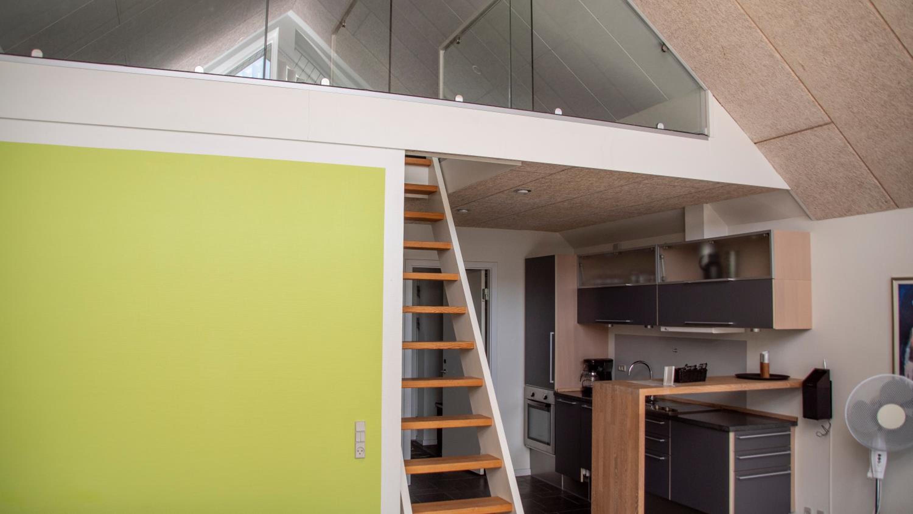  Lejlighed med udsigt til gårdhaven, 1 sal. Med hems. Max 6 pers