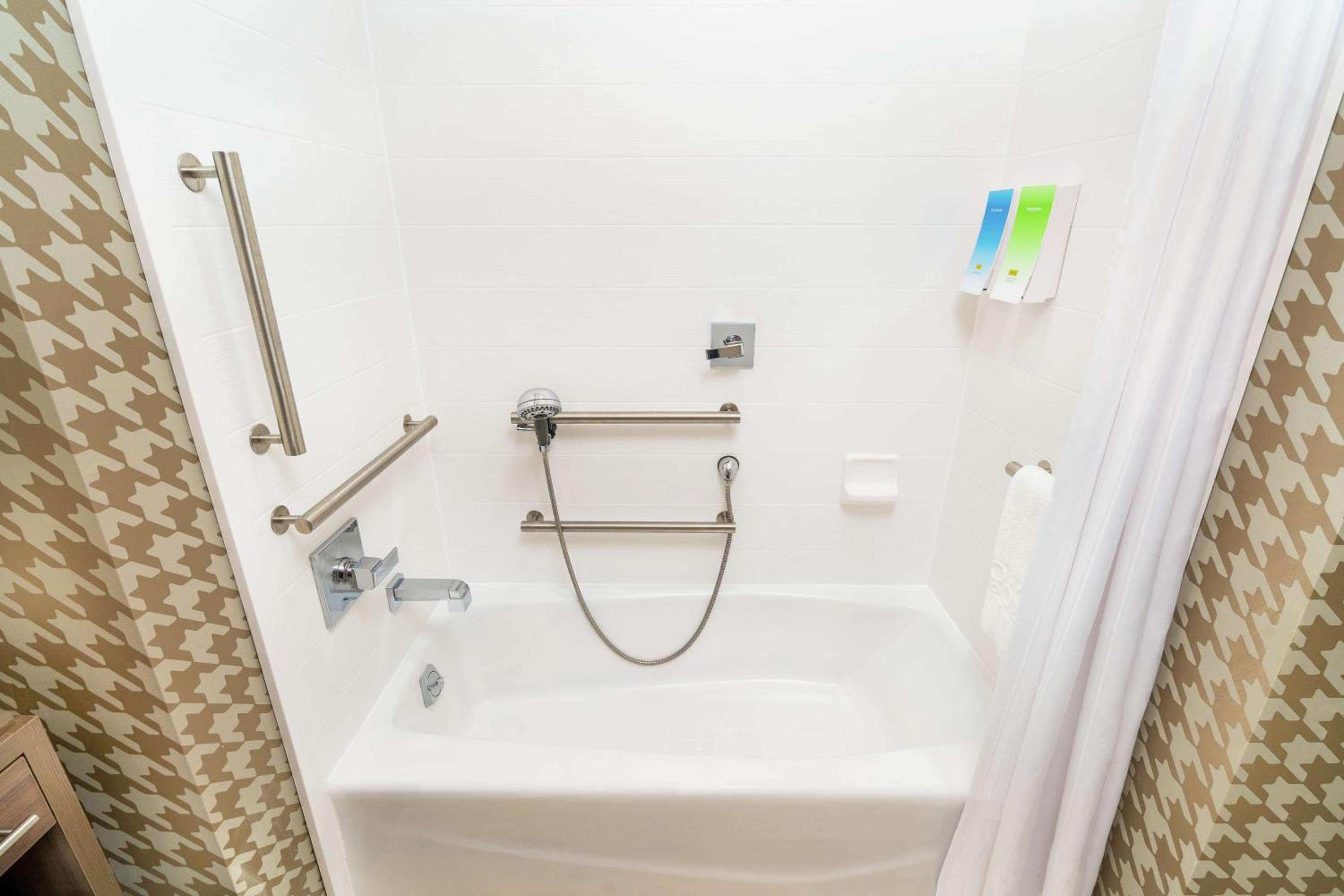 King Studio Suite - Mobility Access/Non-Smoking