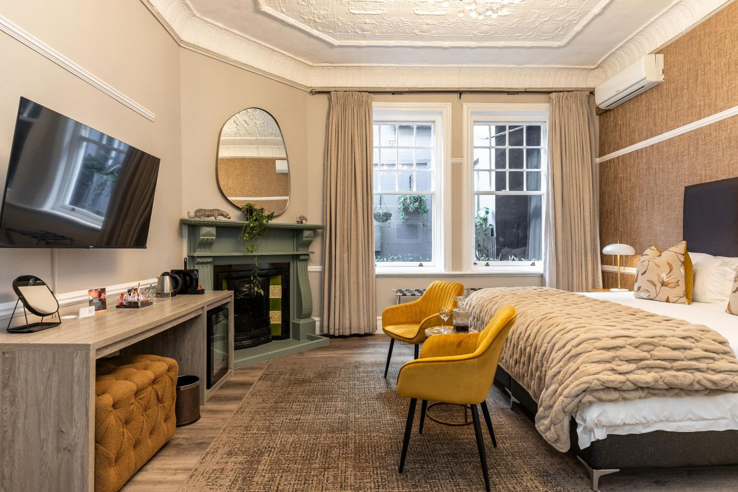 Heritage Deluxe Family Room