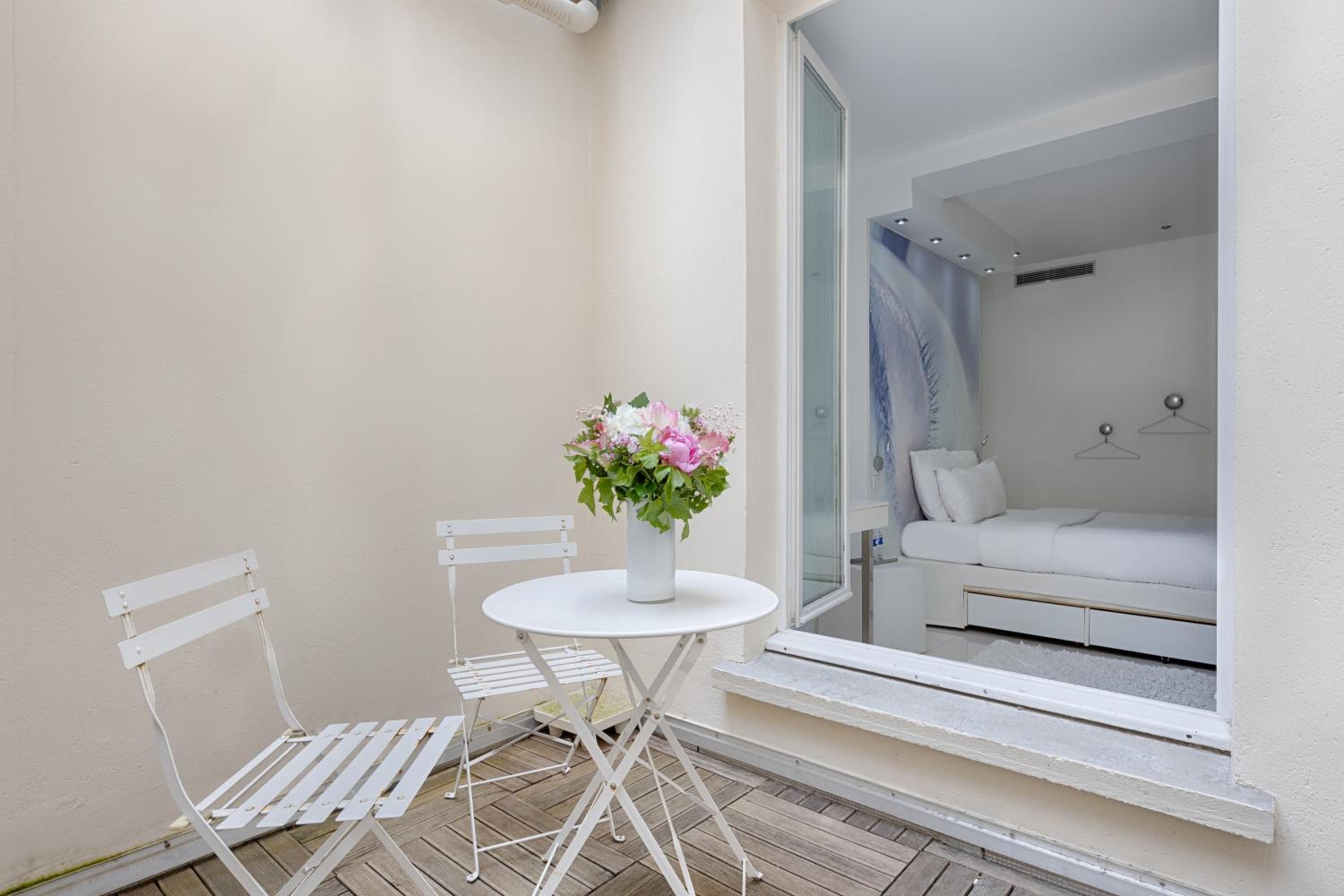 Deluxe Double Room with Shower