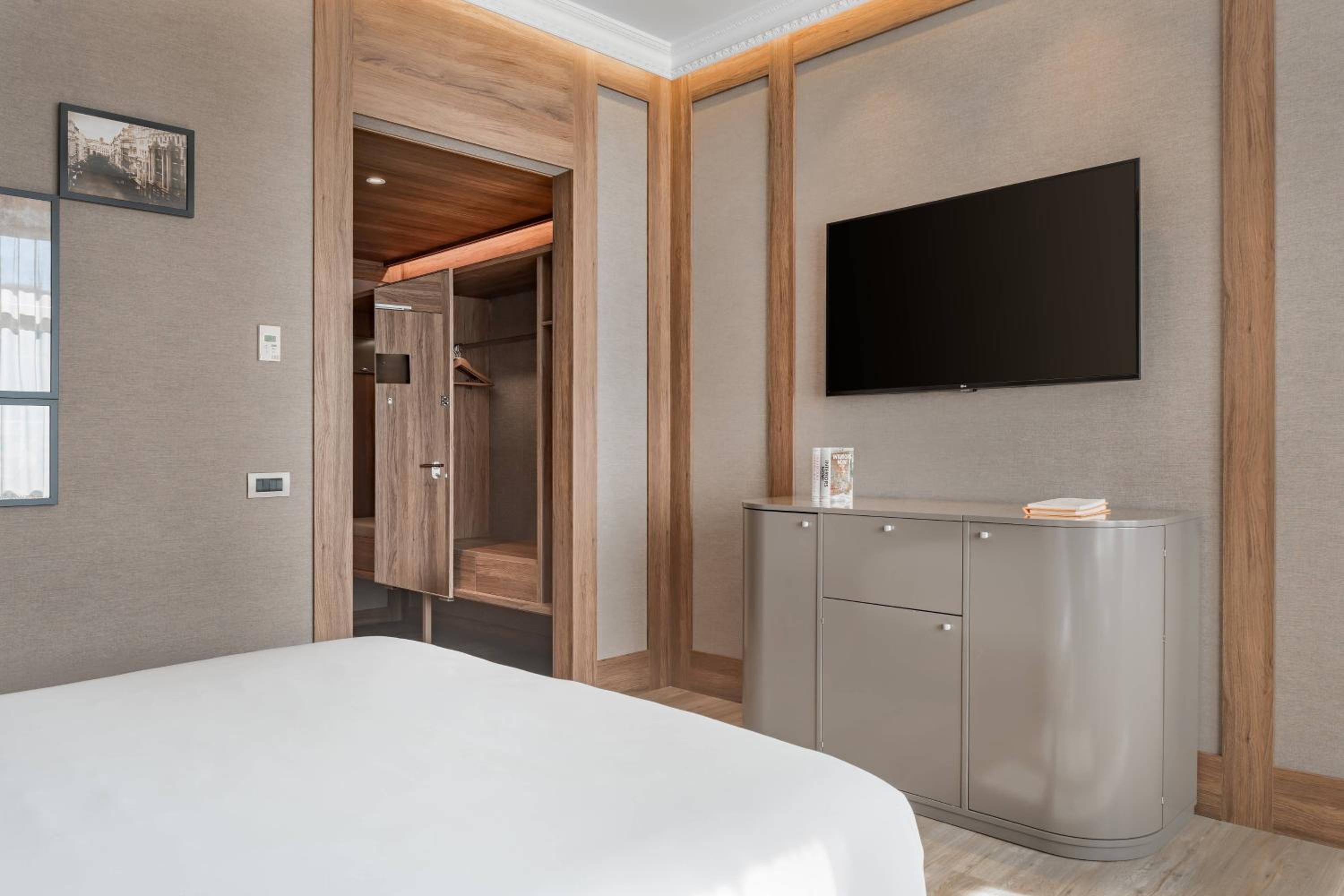 King Room with City View