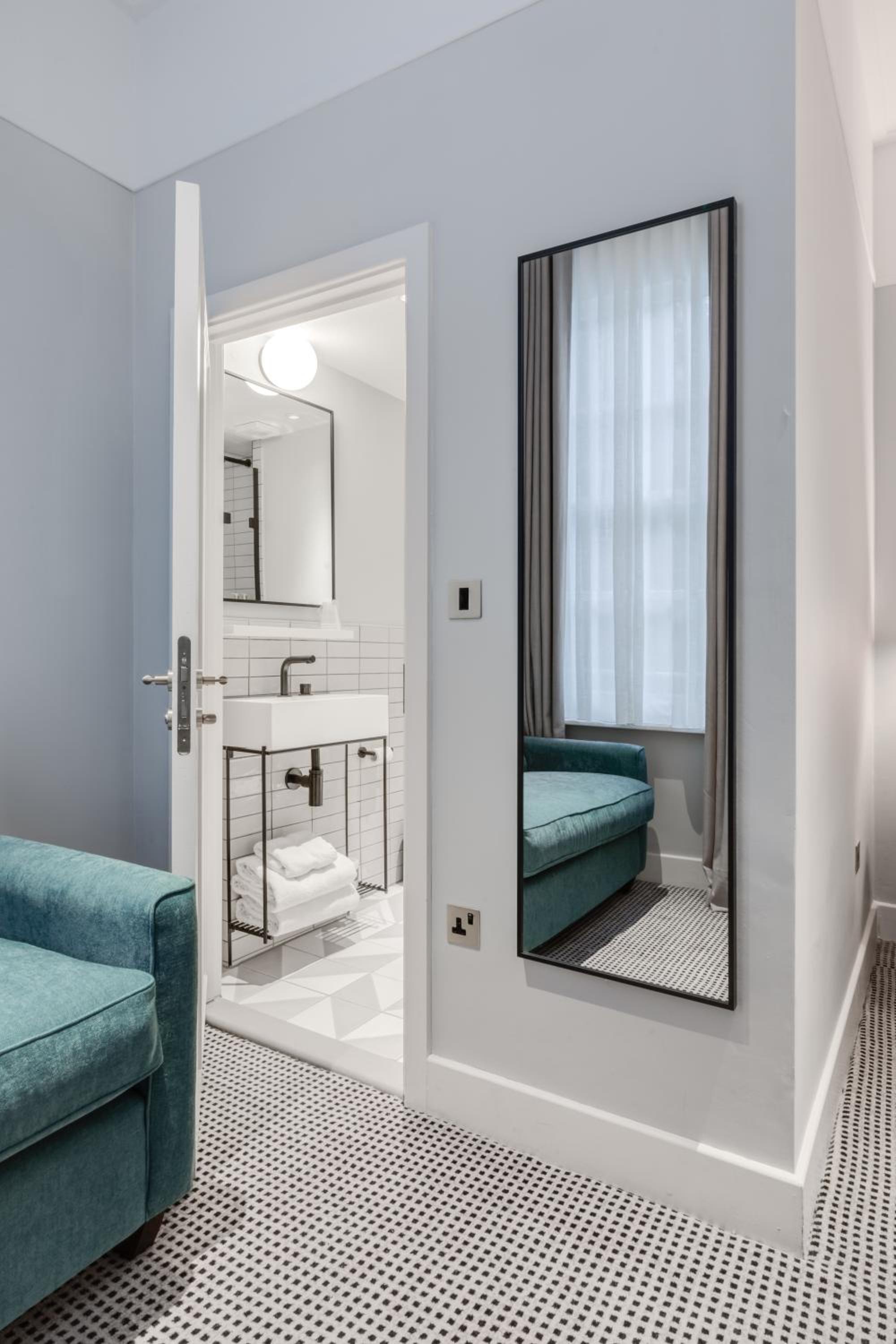 Family Room (3 Adults)