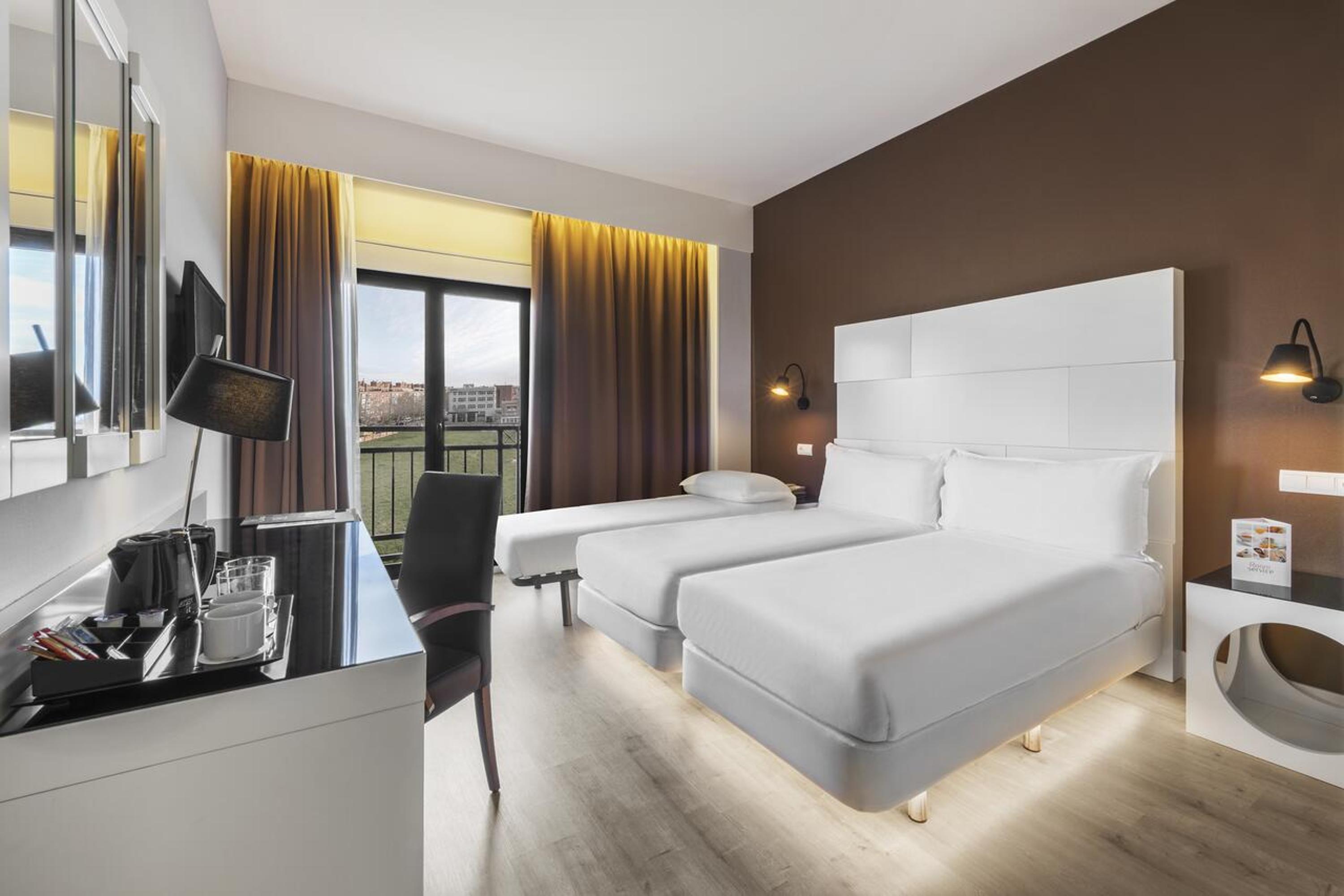 Family Room (2 Adults + 1 Child)