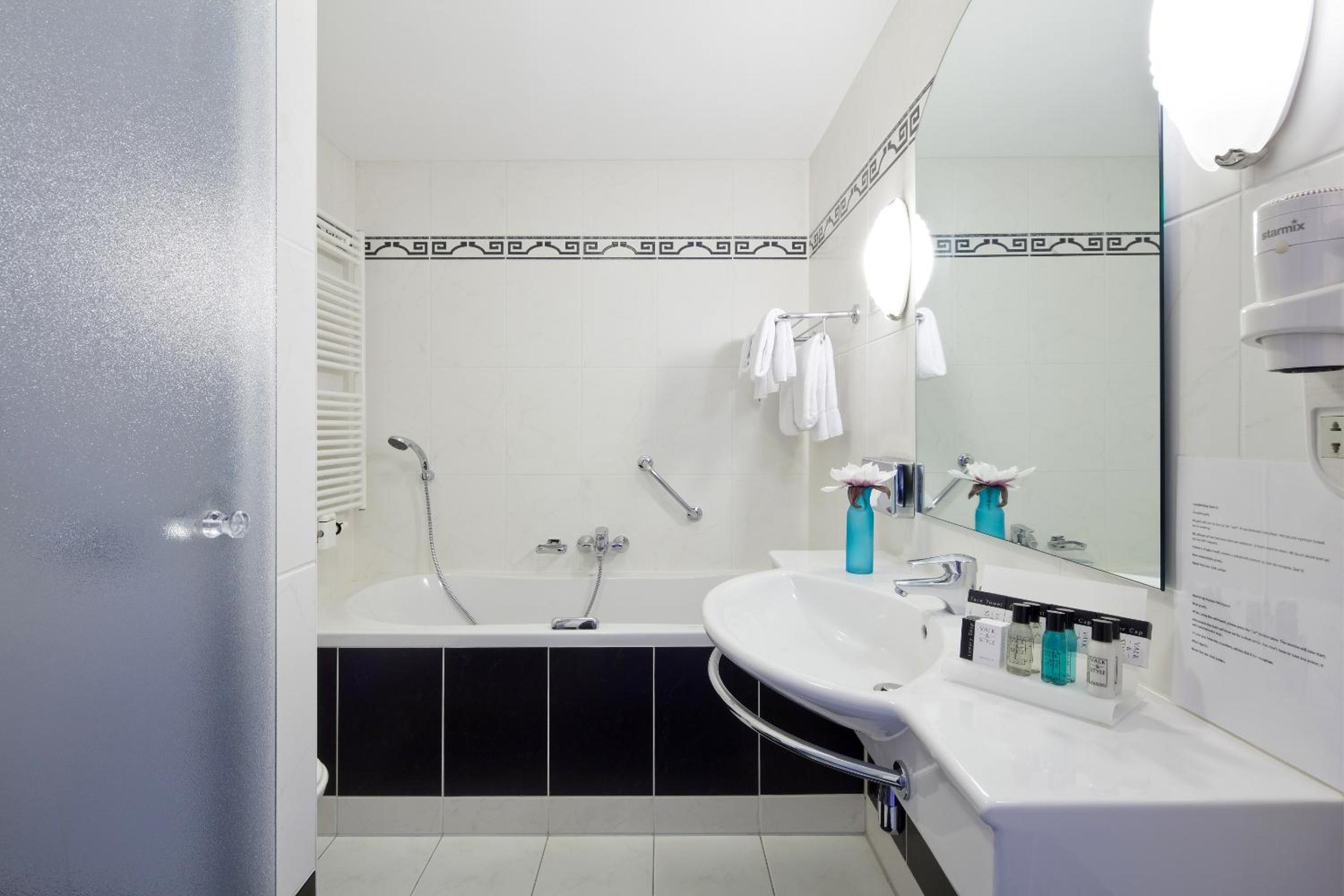 Comfort Twin Room with Balcony