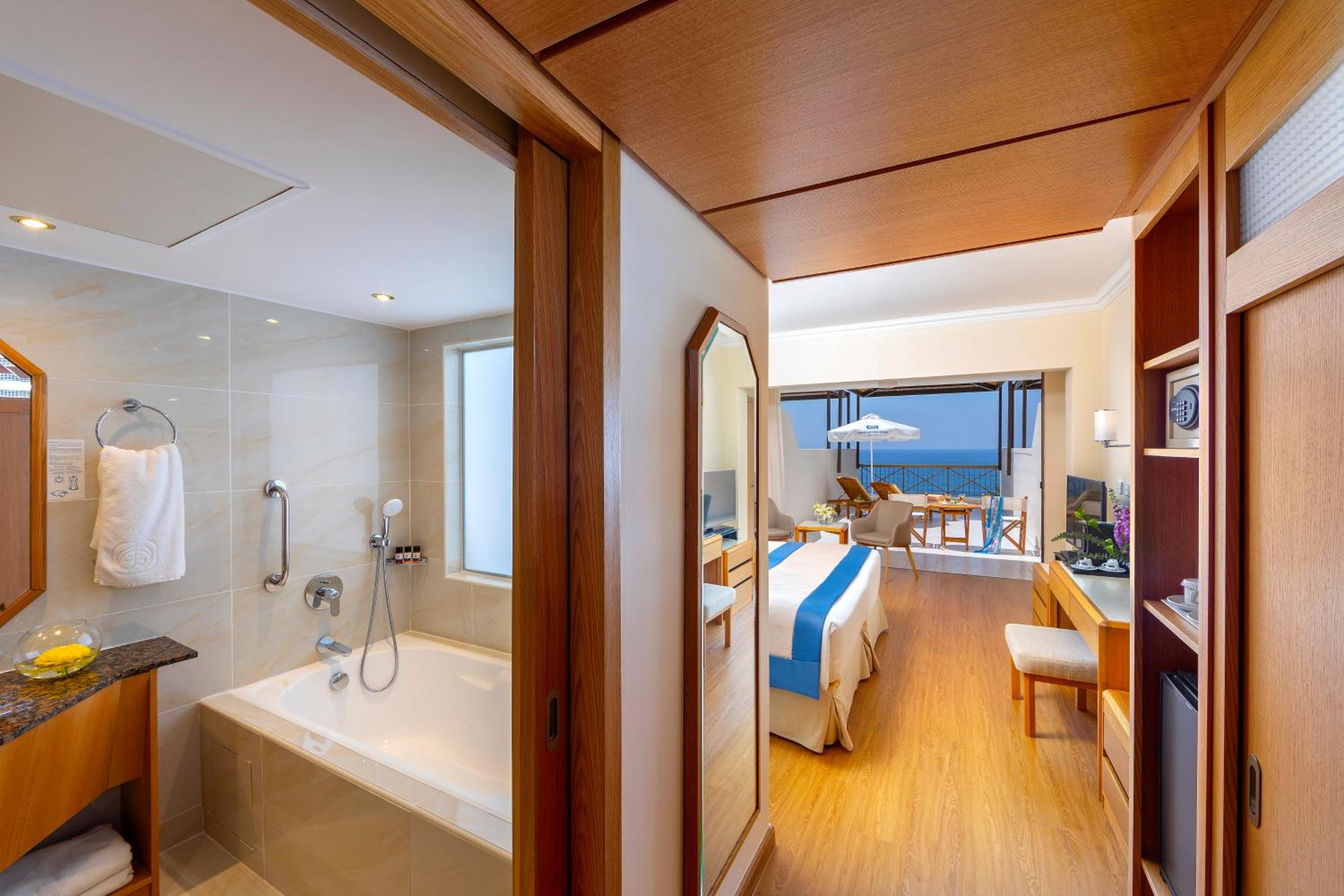 Executive Two Bedroom Suite Sea View