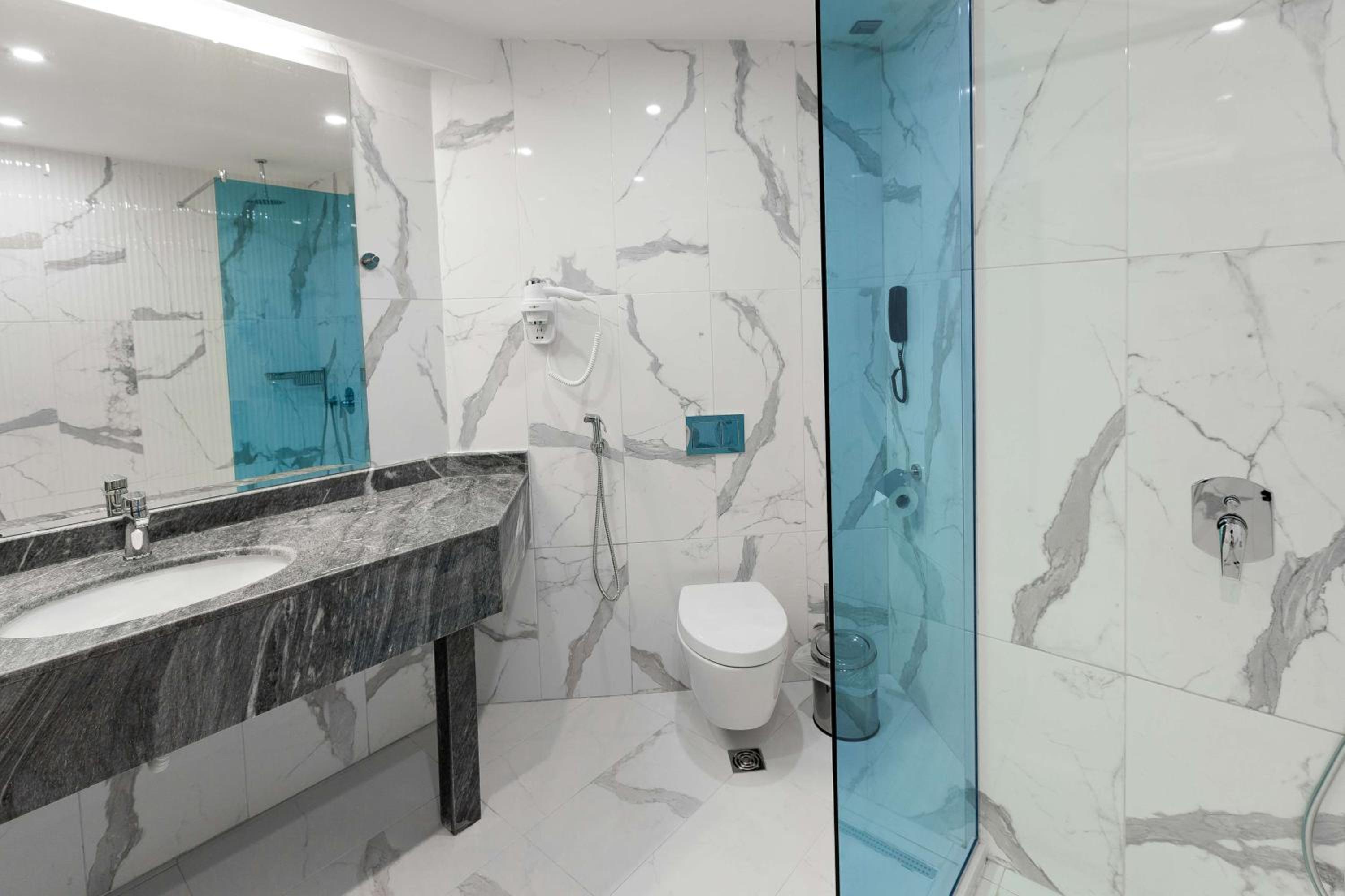 Executive Suite with Lounge Room & King Size Bed